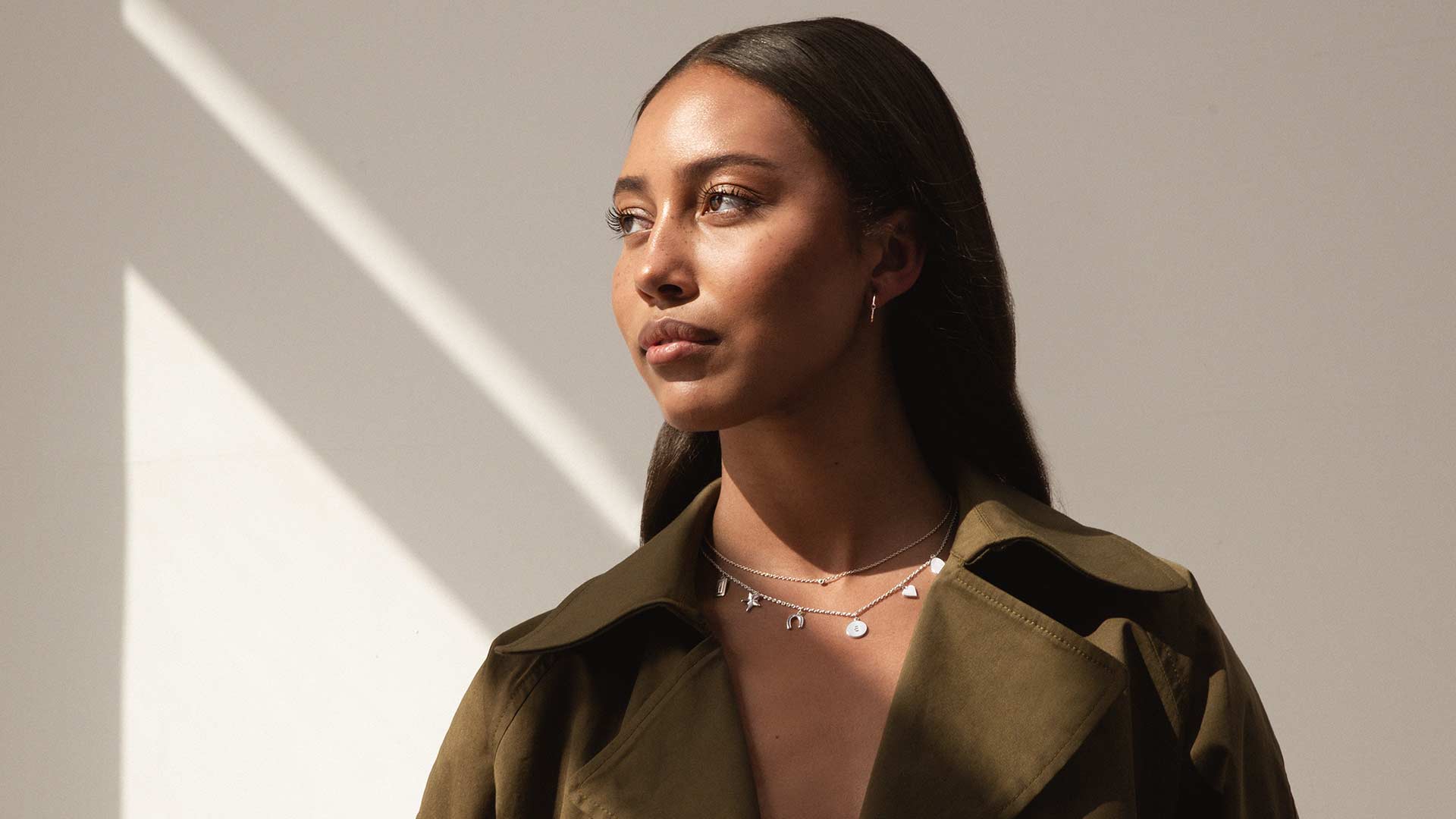 Efva Attling kaulakorut