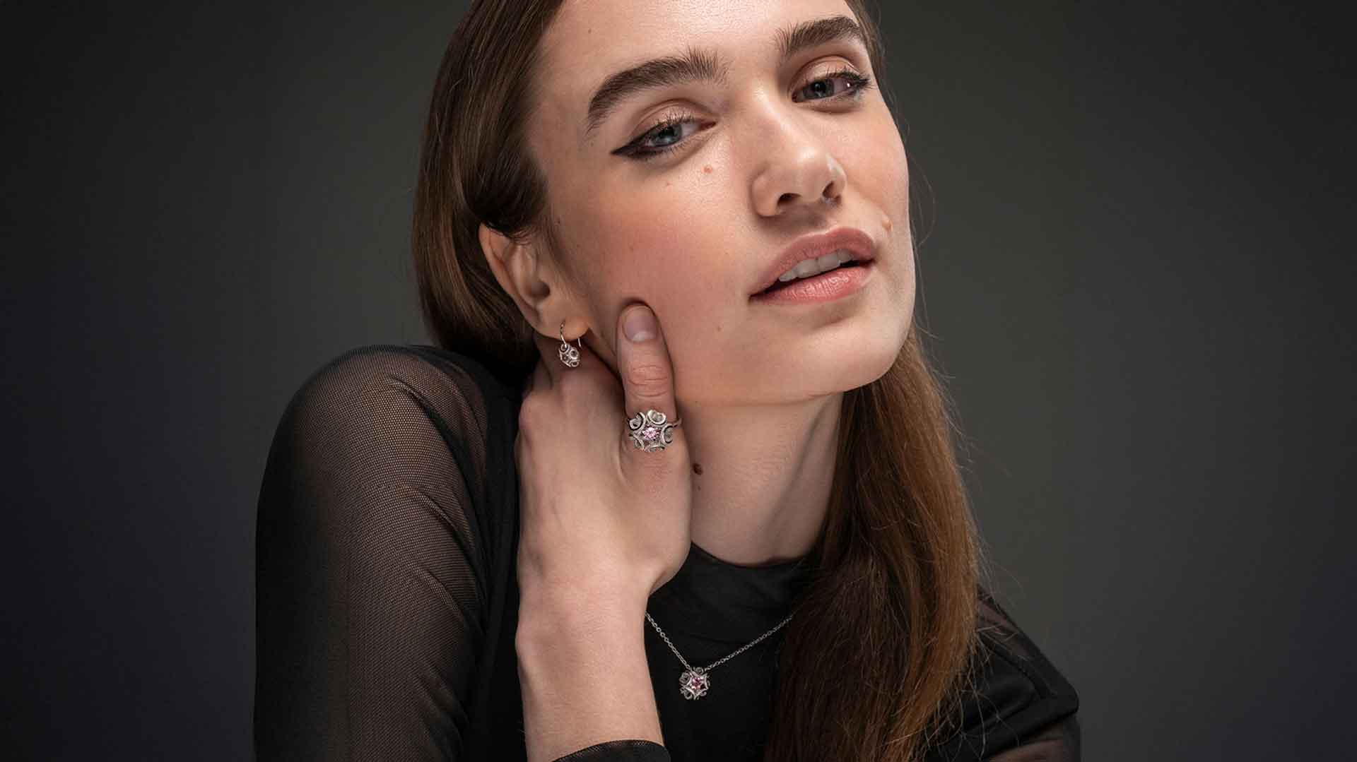 Osta Lumoava uutuuskorut netistä