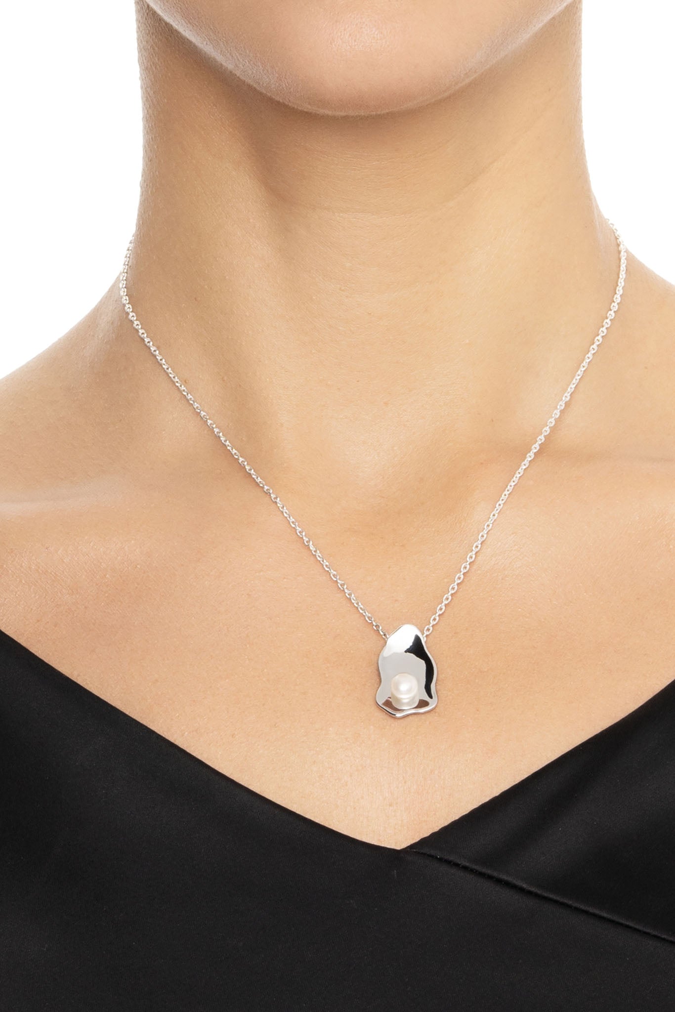 Efva Attling Oyster Necklace hopeinen kaulakoru