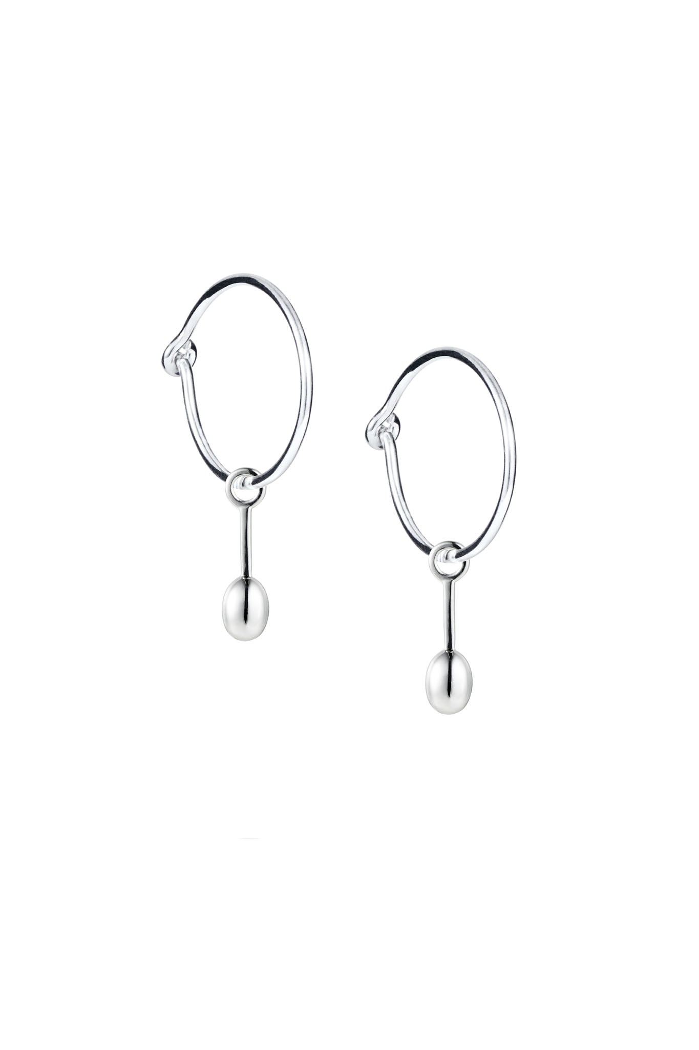 Efva Attling Love Bead Hoops pitkät hopeiset korvakorut