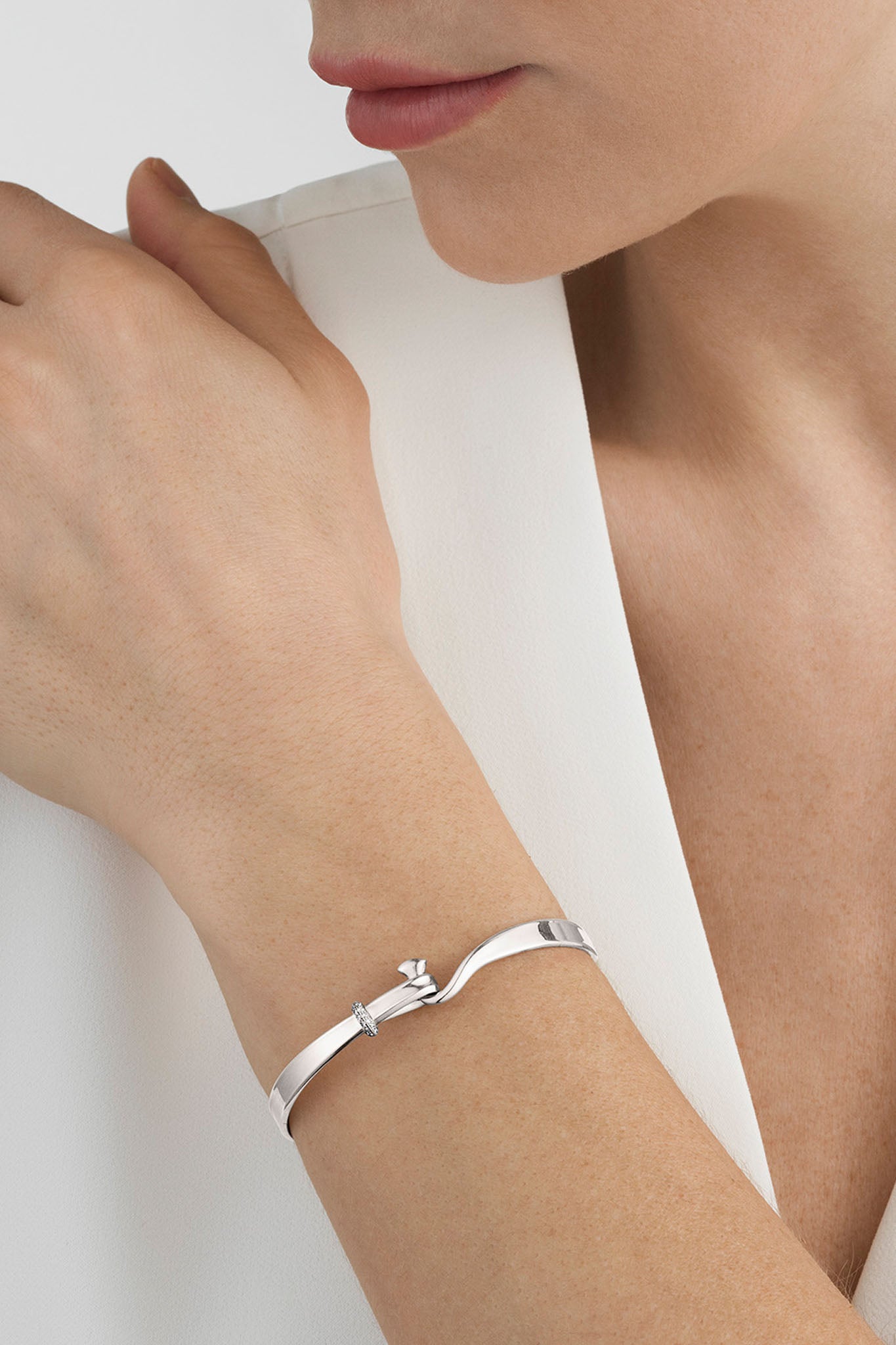 Georg Jensen Torun hopeinen timanttirannerengas 15,5cm