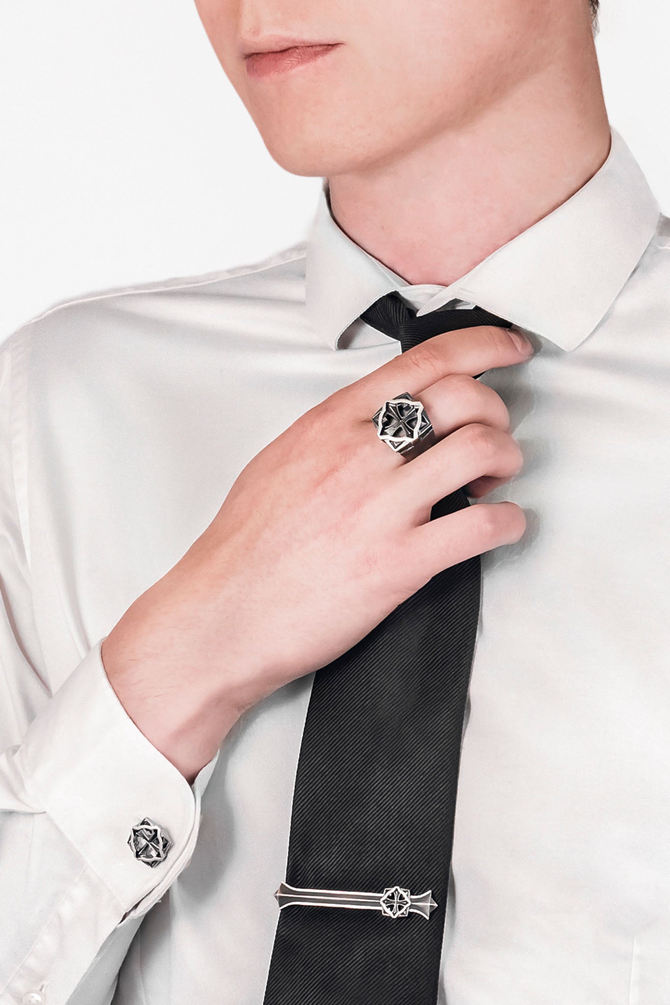 Lumoava Soturi sormus 18,5