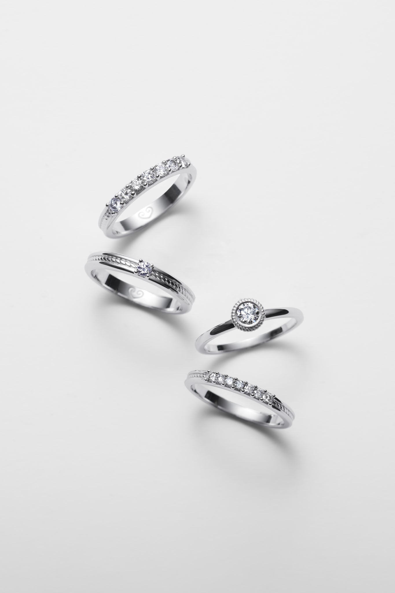 Kalevala Love Ikiaikainen valkokultainen timanttisormus 0,06ct 16,0