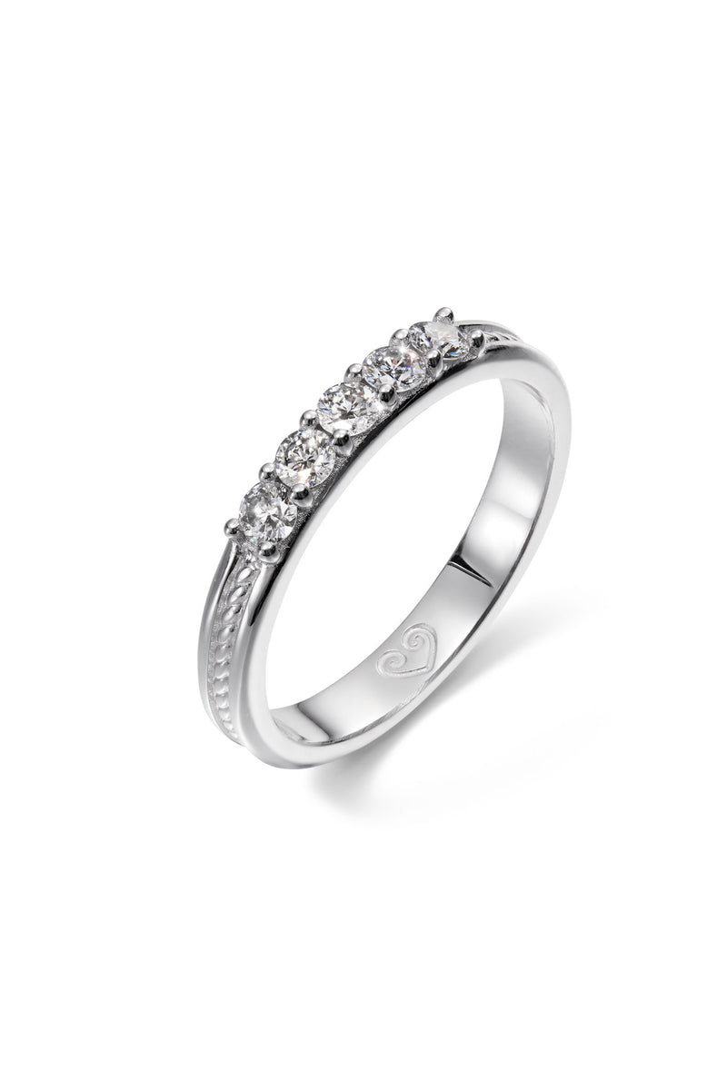 Kalevala Love Ikiaikainen valkokultainen timanttisormus 0,3ct 541000116D tuotekuva
