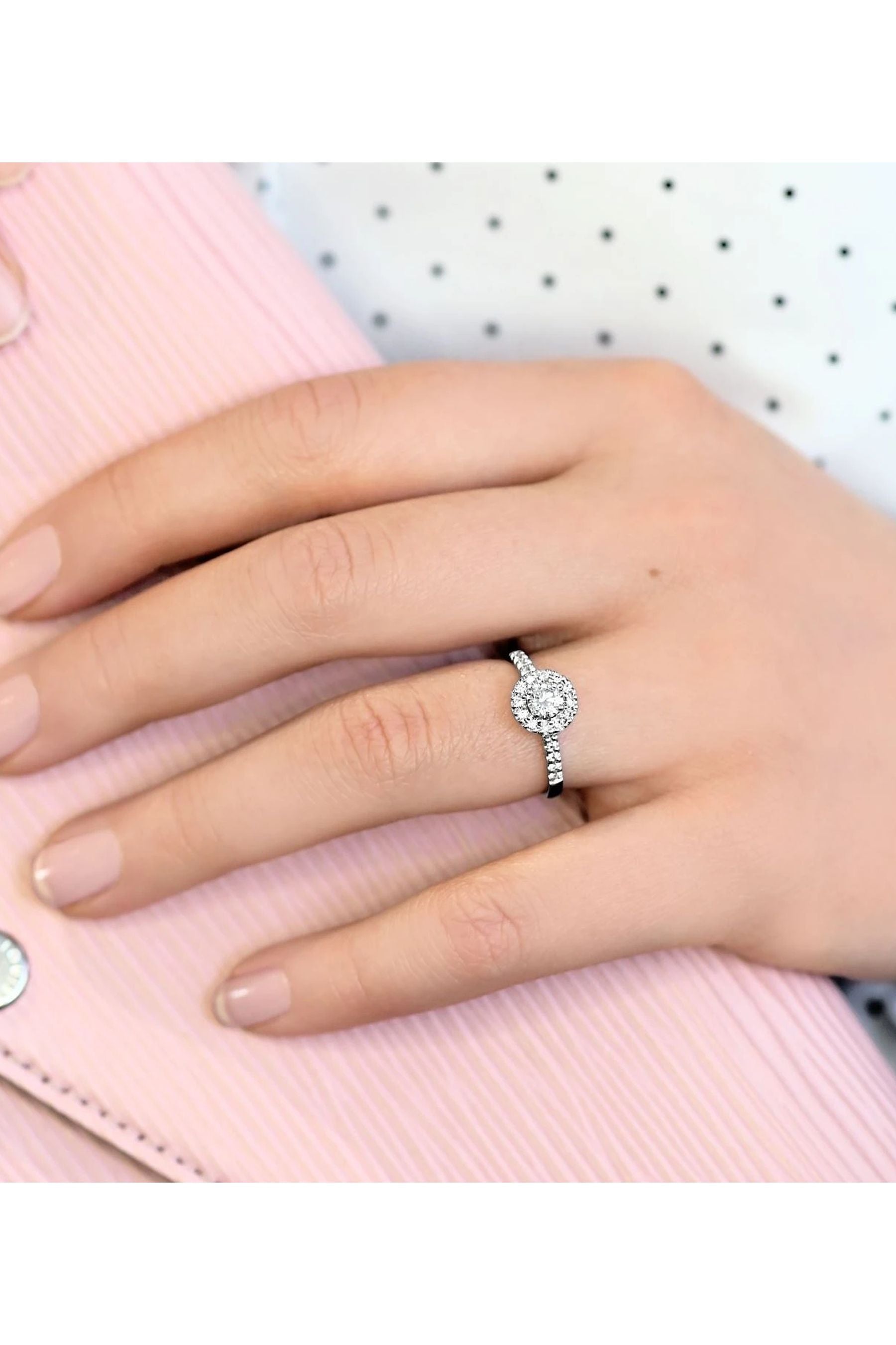 Festive Isabella Halo Sivukivillä 0,30ct + 22x0,01ct 15,5