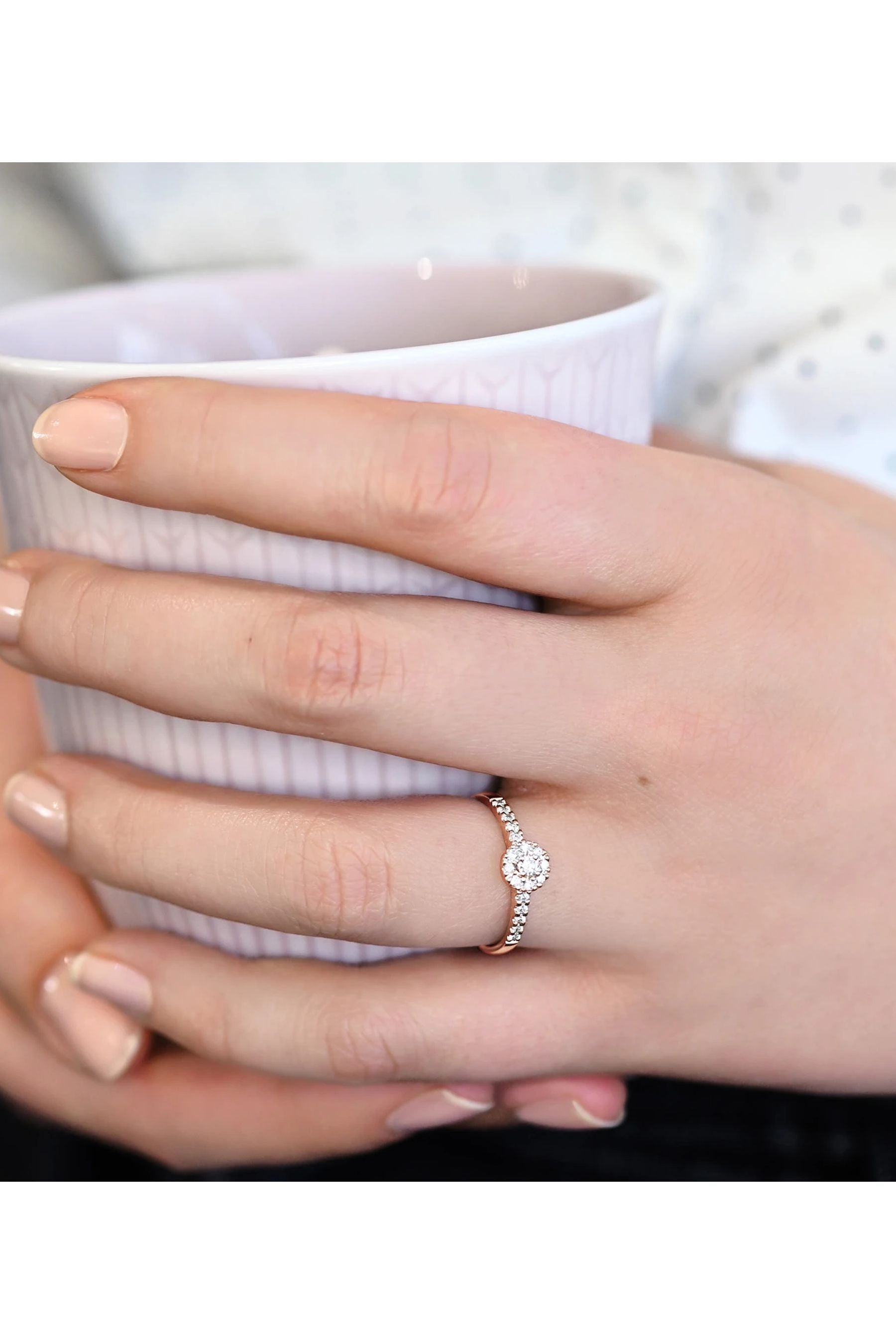 Festive Bella Halo Sivukivillä 0,07ct + 18x0,01ct 15,5