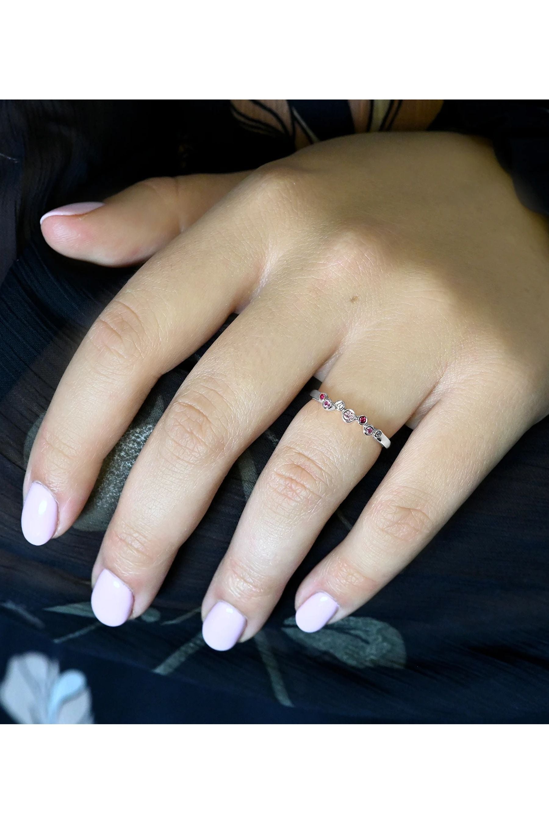 Festive Drop Pink 0,02ct + 0,01ct + Pinkki Safiiri + Rubiini 15,5