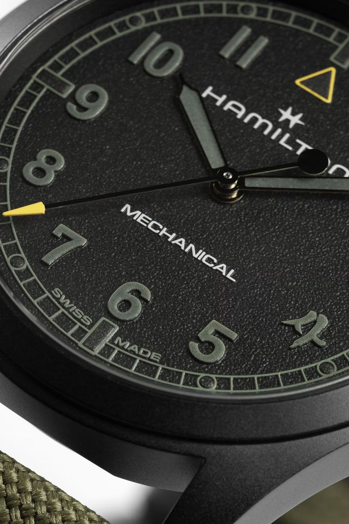 Hamilton Khaki Field Mechanical 38mm Call of Duty Modern Warfare 4 H69469930 – kuoren yksityiskohta