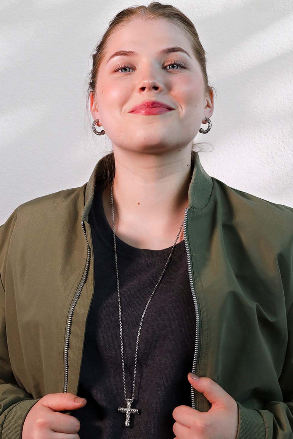 Lumoava Urban -risti kaulakoru Säädettävä:45/50cm