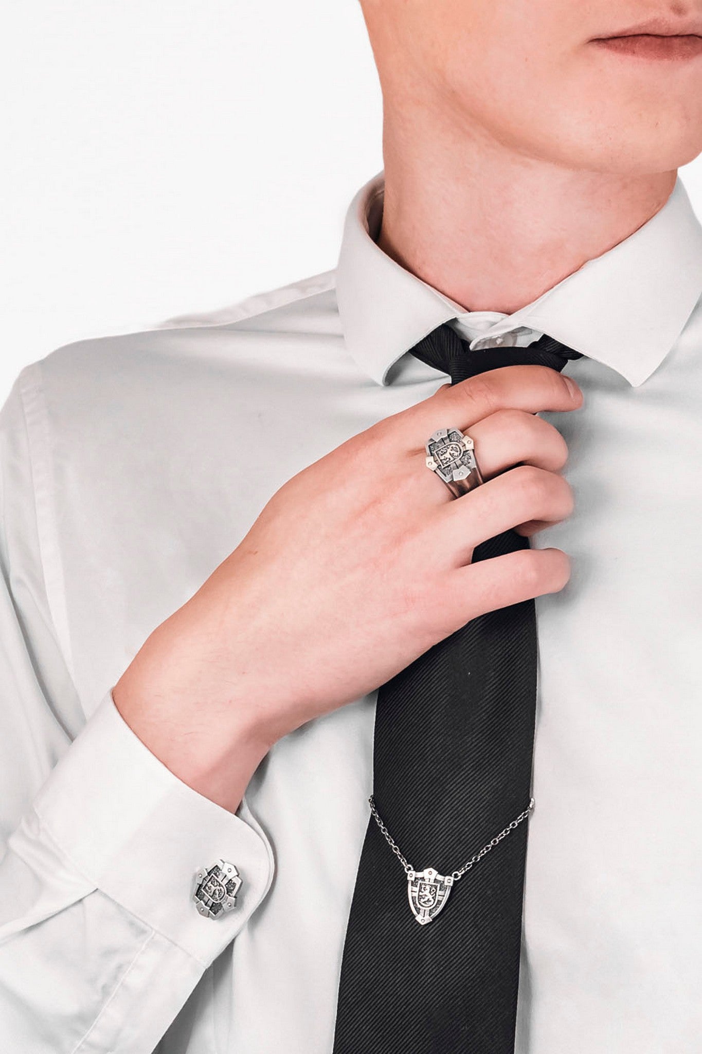 Lumoava 1917 sormus 18,5