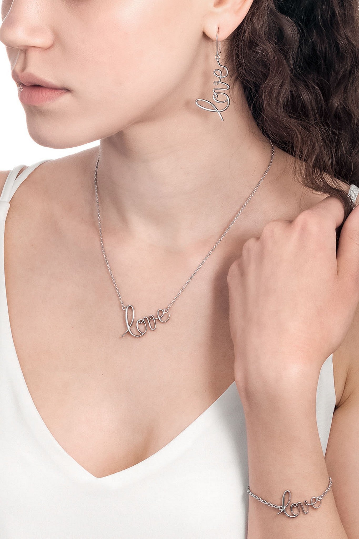 Lumoava Love rannekoru Säädettävä:18/19,5cm