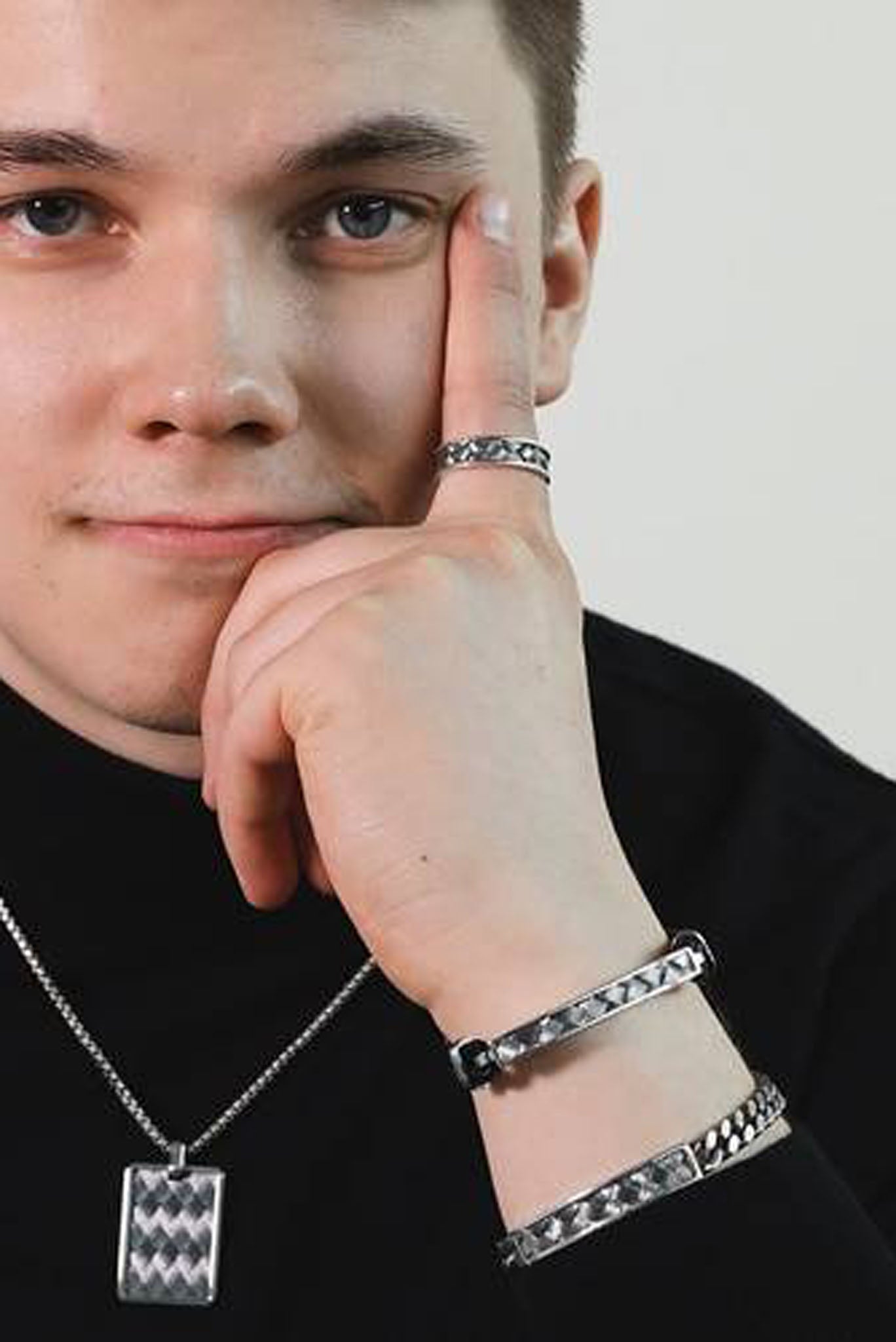 Lumoava Oiva hopeinen + nahka rannekoru 19,5cm