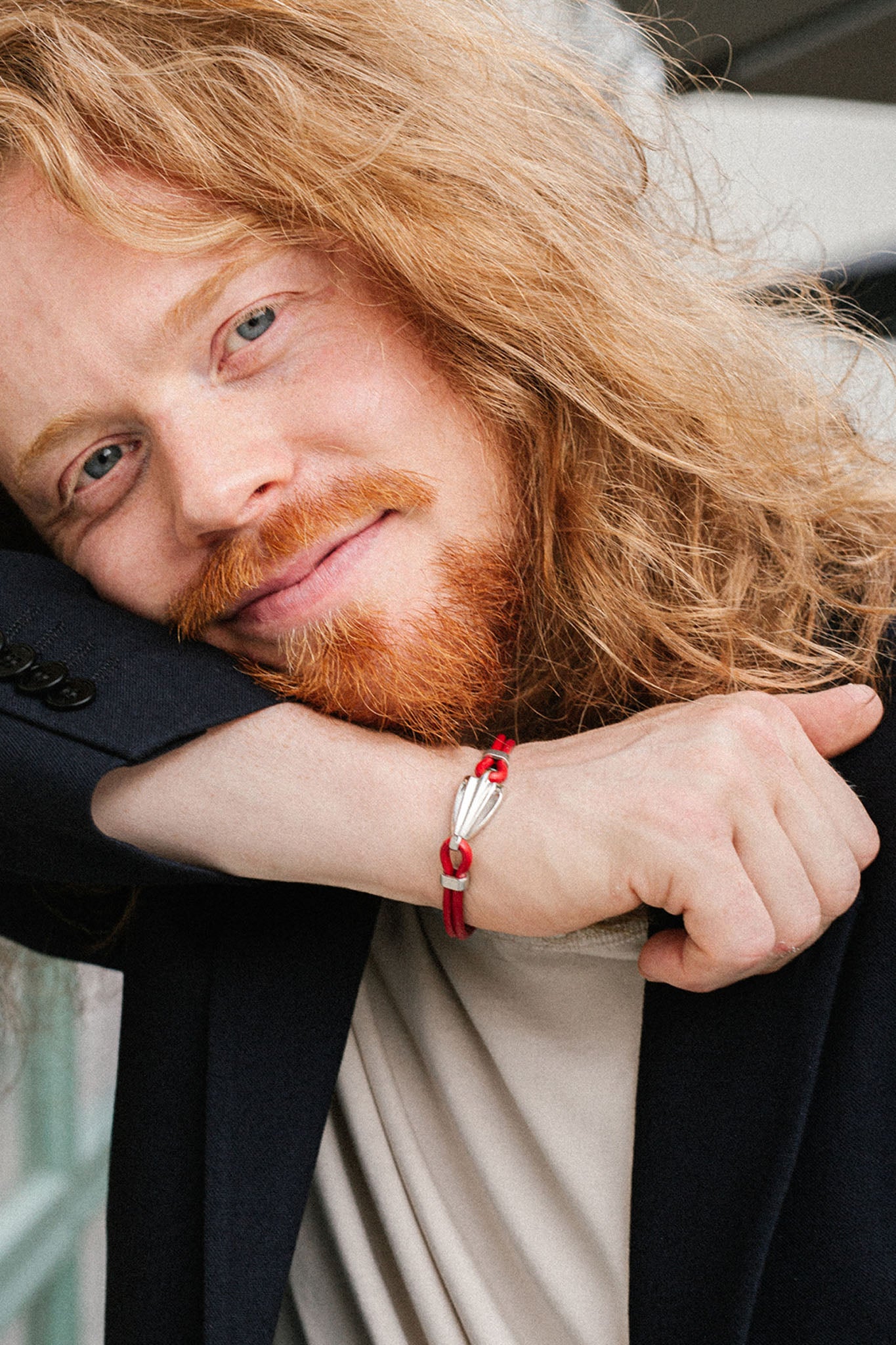 Lumoava Rossi nahkarannekoru