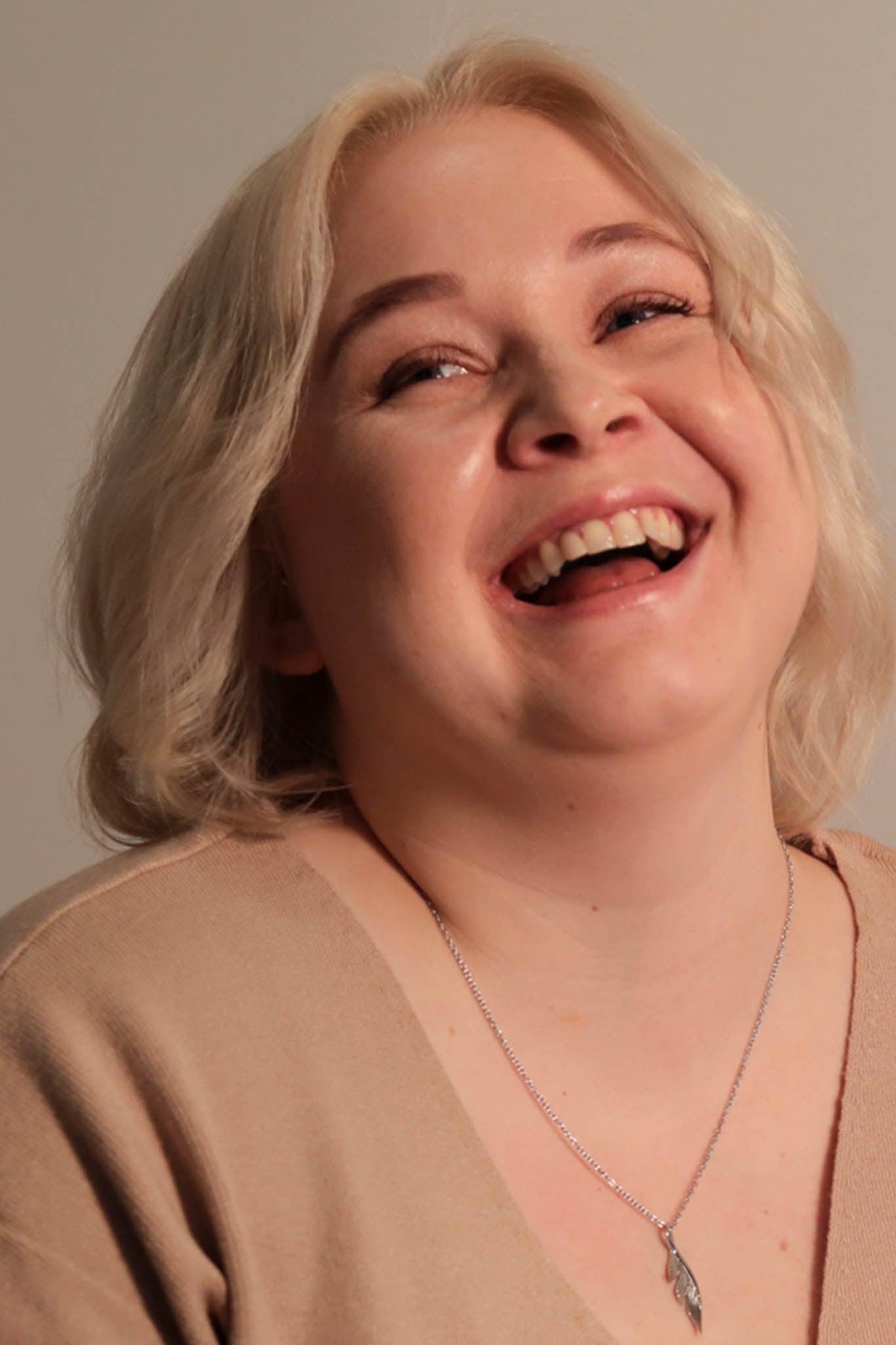 Lumoava Höyhen kaulakoru Säädettävä:45/50cm