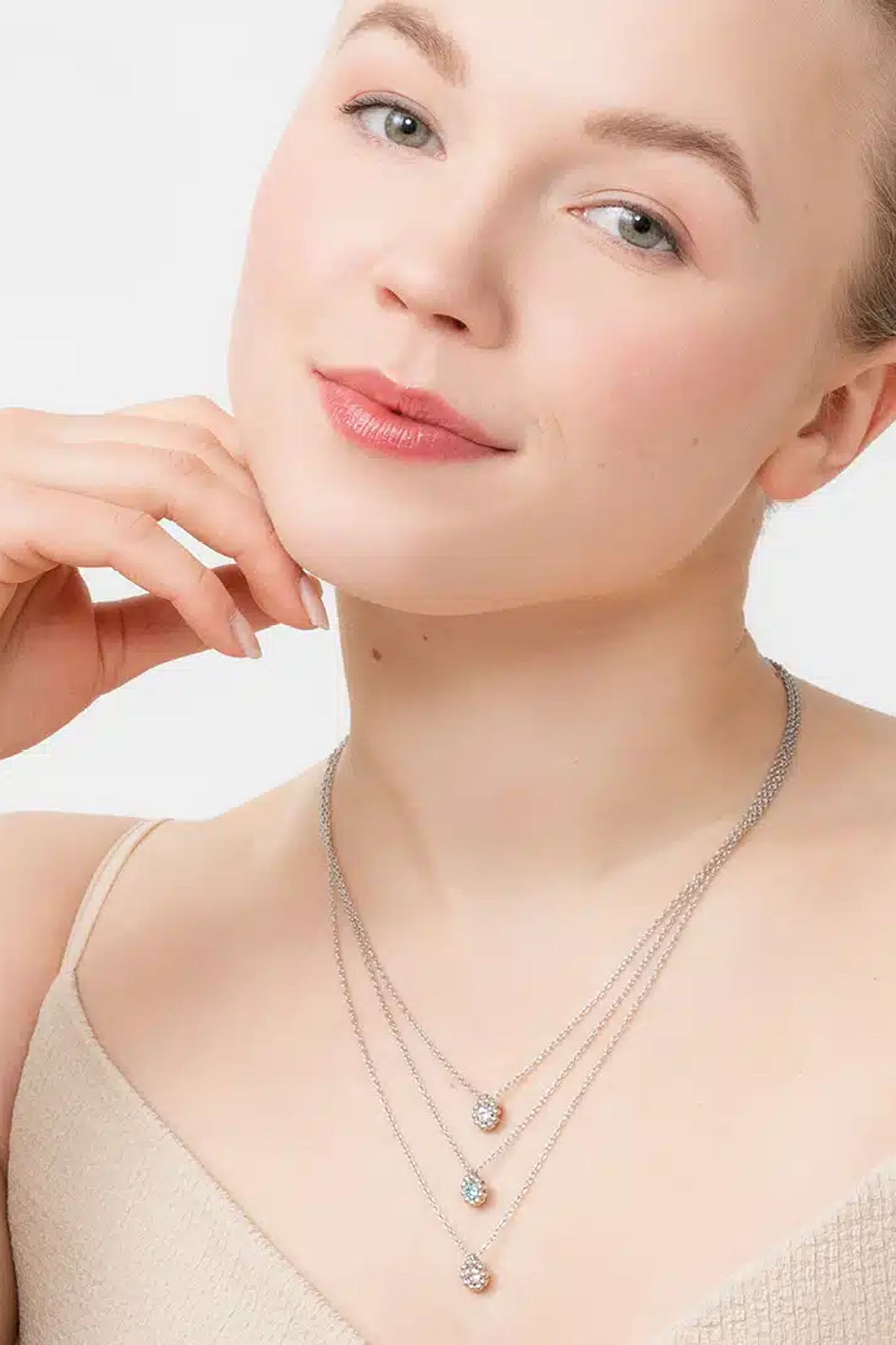 Lumoava Daisy musta hopeinen kaulakoru