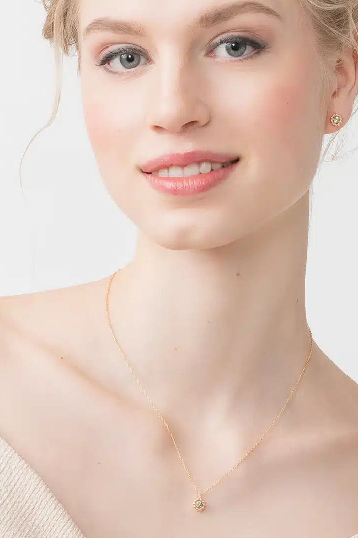 Lumoava Daisy kultainen kaulakoru