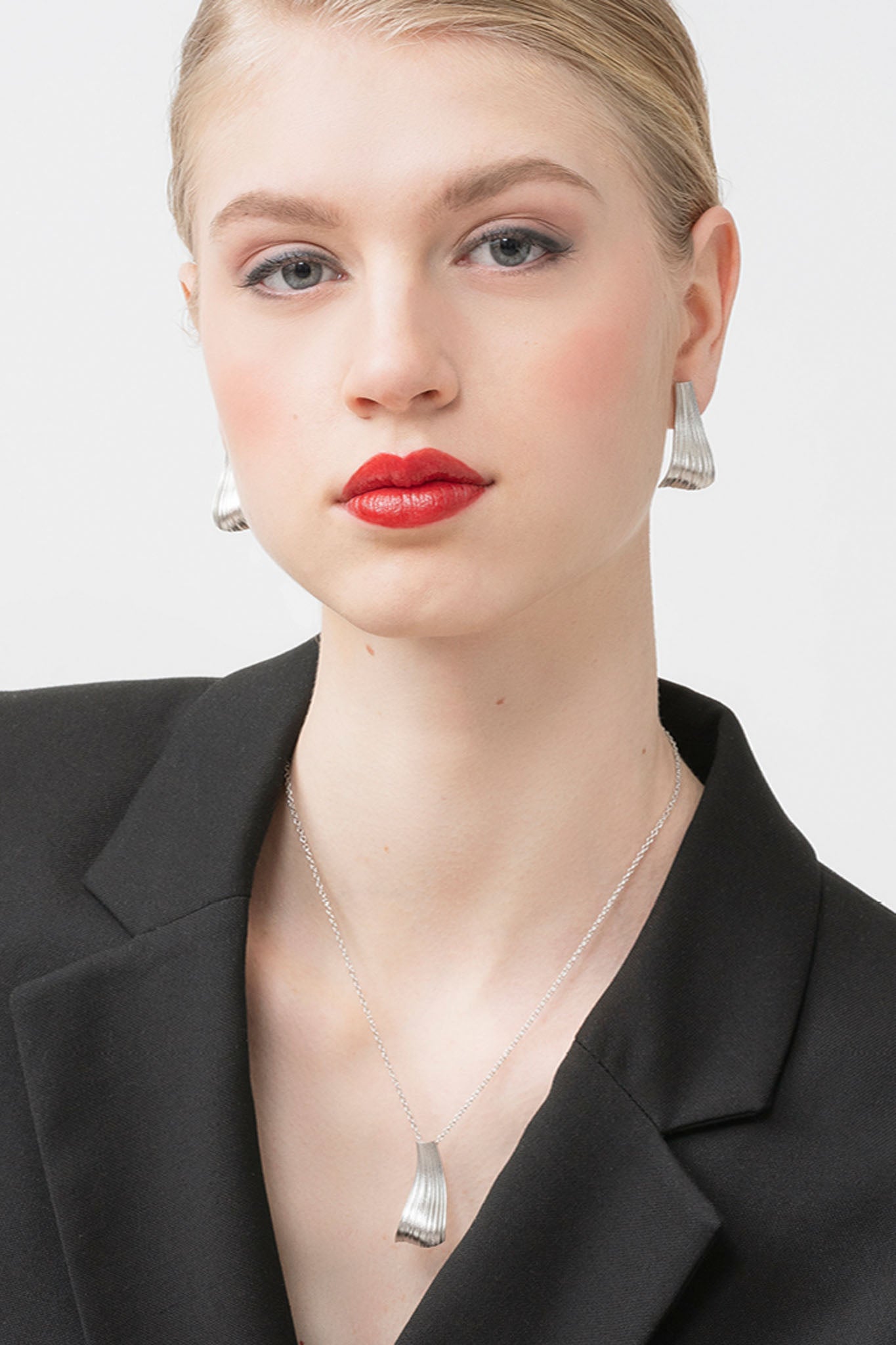 Lumoava Bohemian hopeinen kaulakoru