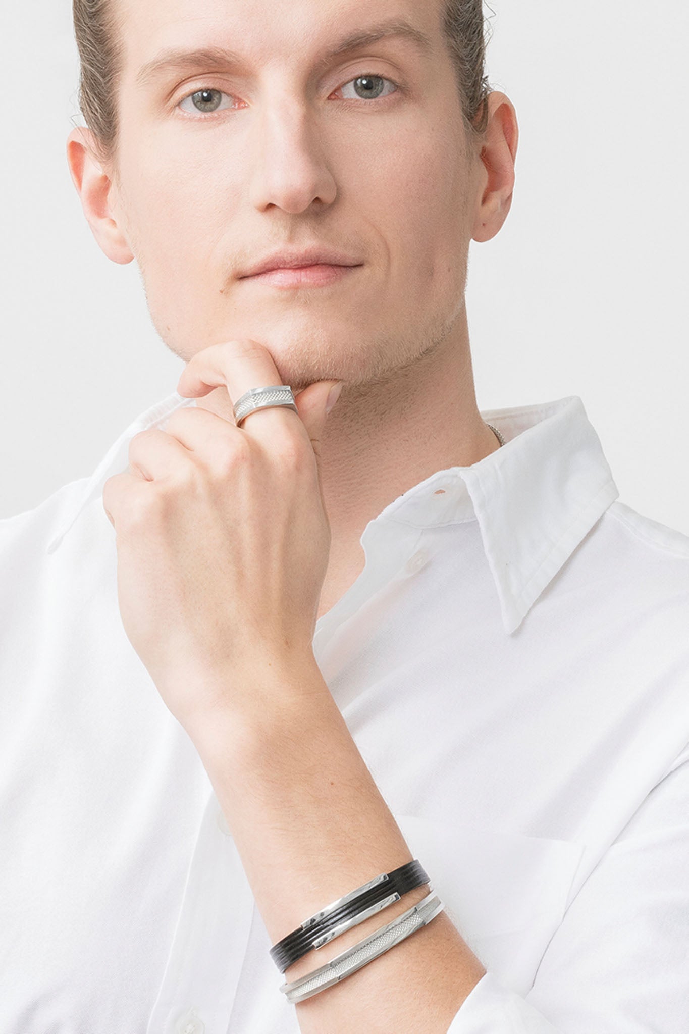 Lumoava Momentti hopeinen rannerengas