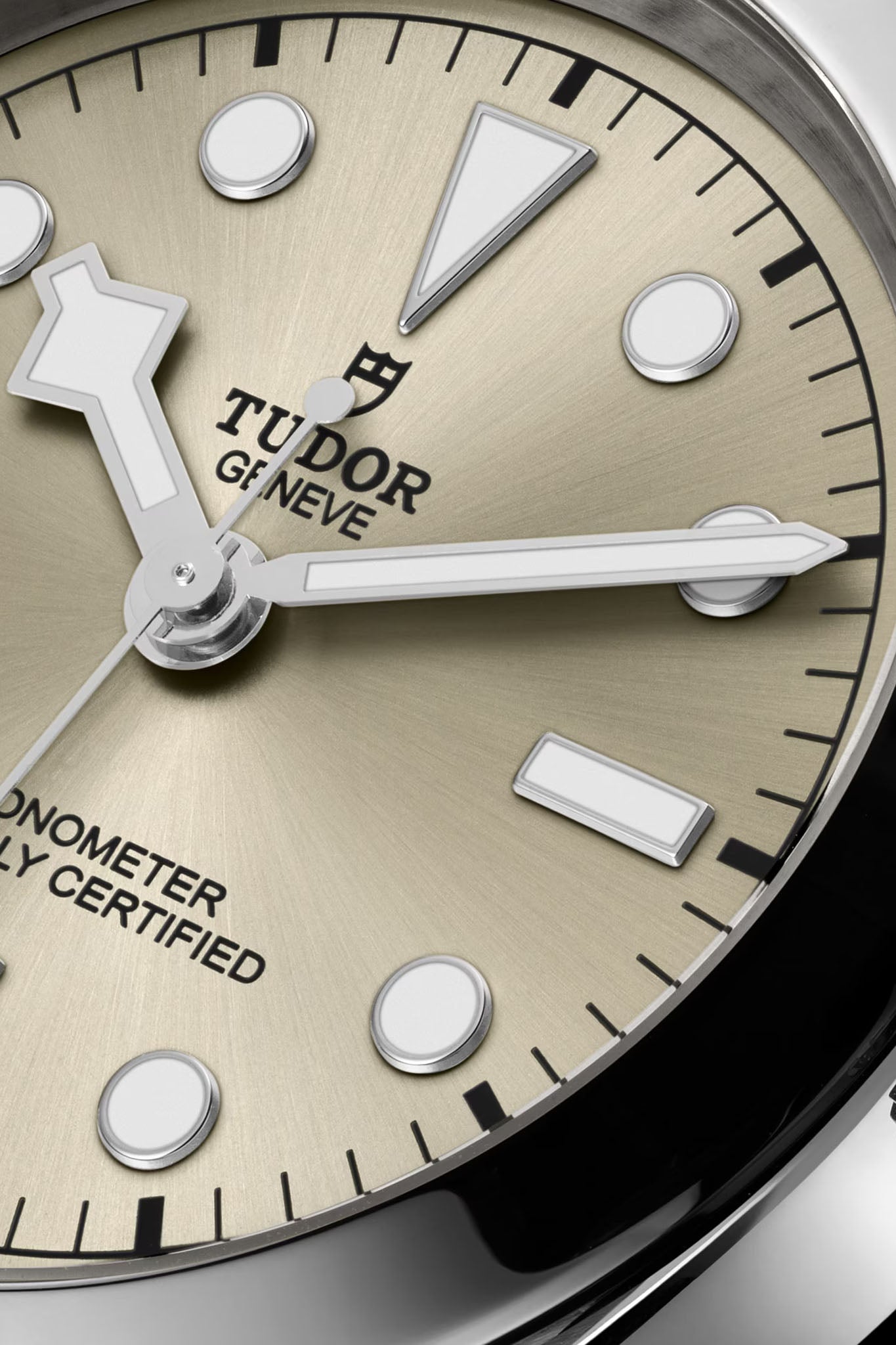 Tudor Black Bay 39 rannekello