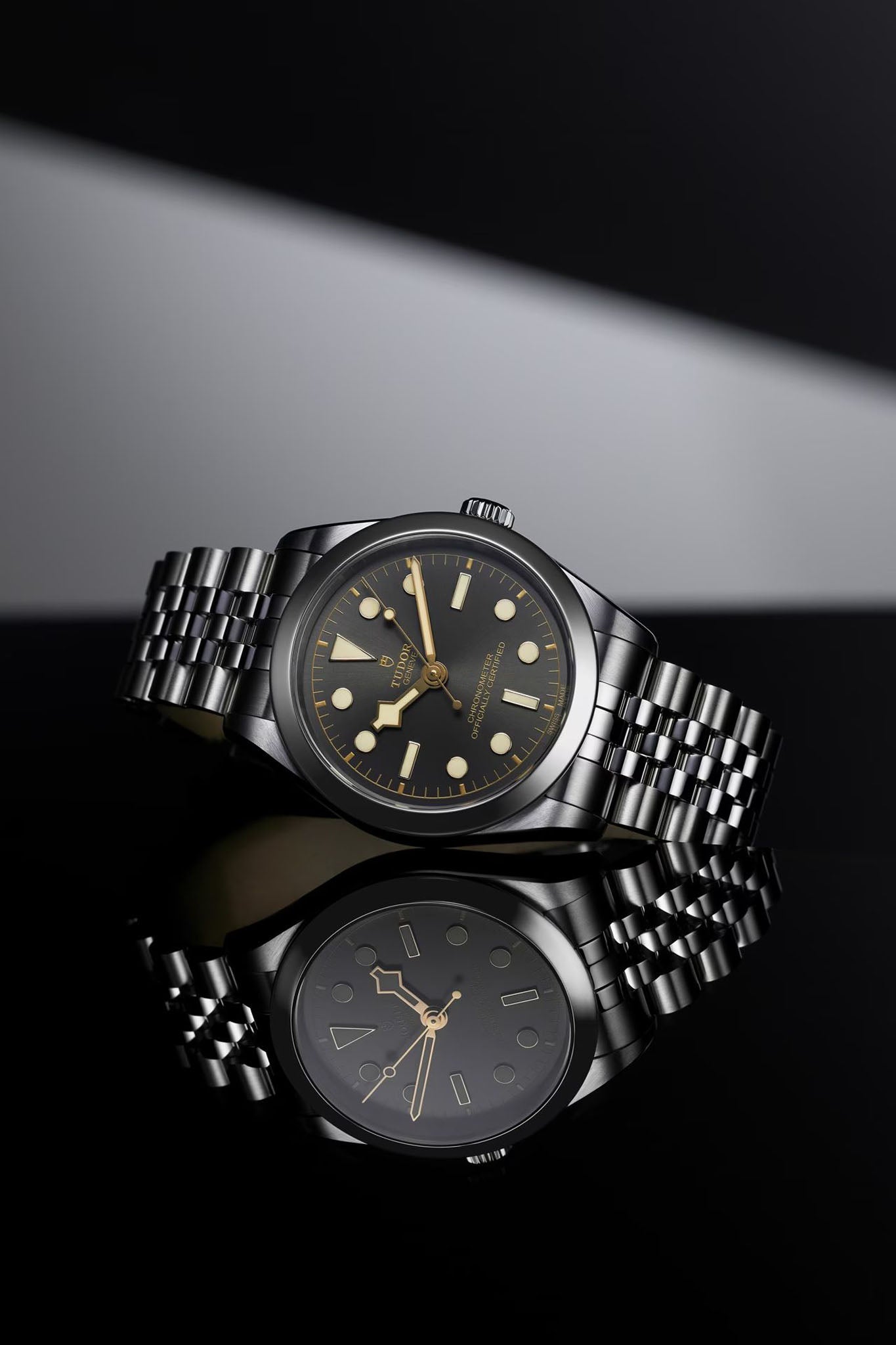 Tudor Black Bay 41 miesten rannekello