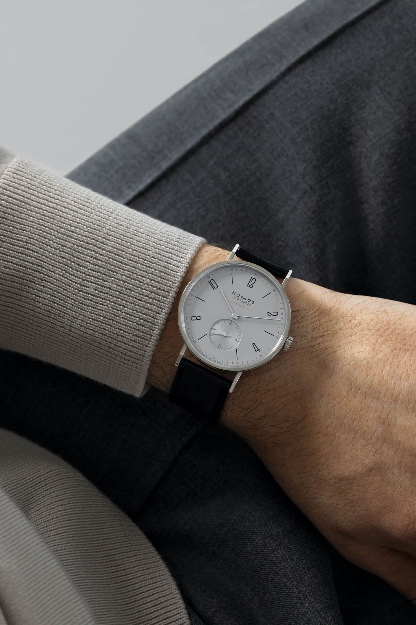 Nomos Tangente Neomatik 39 Platinum Gray rannekello Default Title