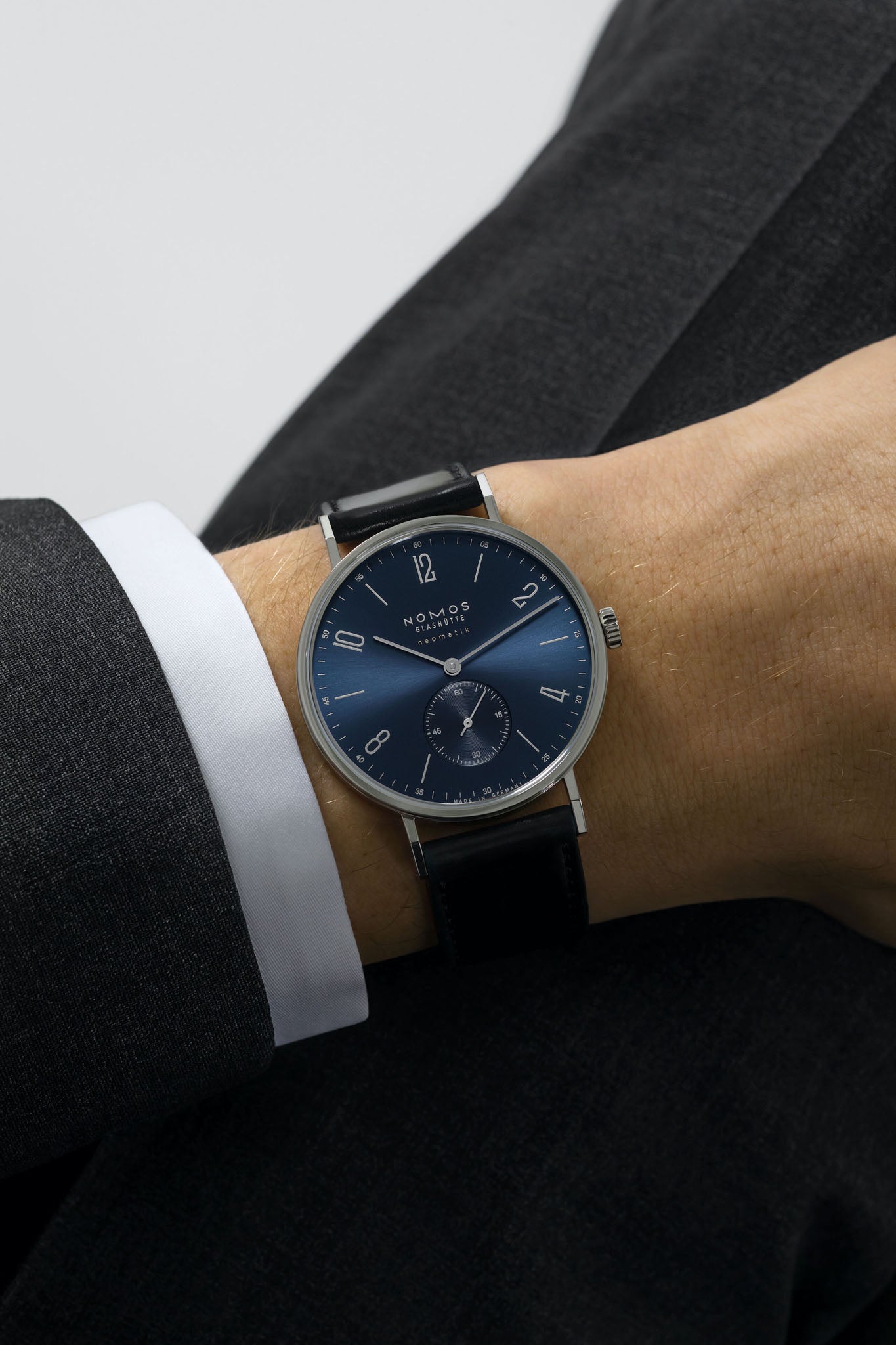 Nomos Tangente Neomatik 39 Blue Gold rannekello Default Title