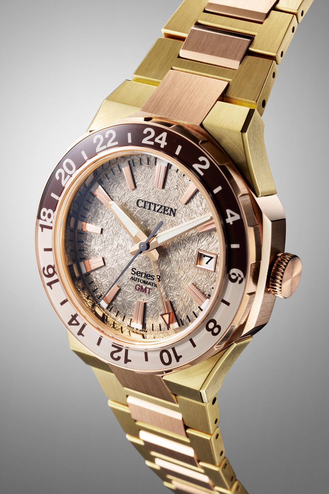 Citizen Series8 GMT 880 Limited Edition rannekello
