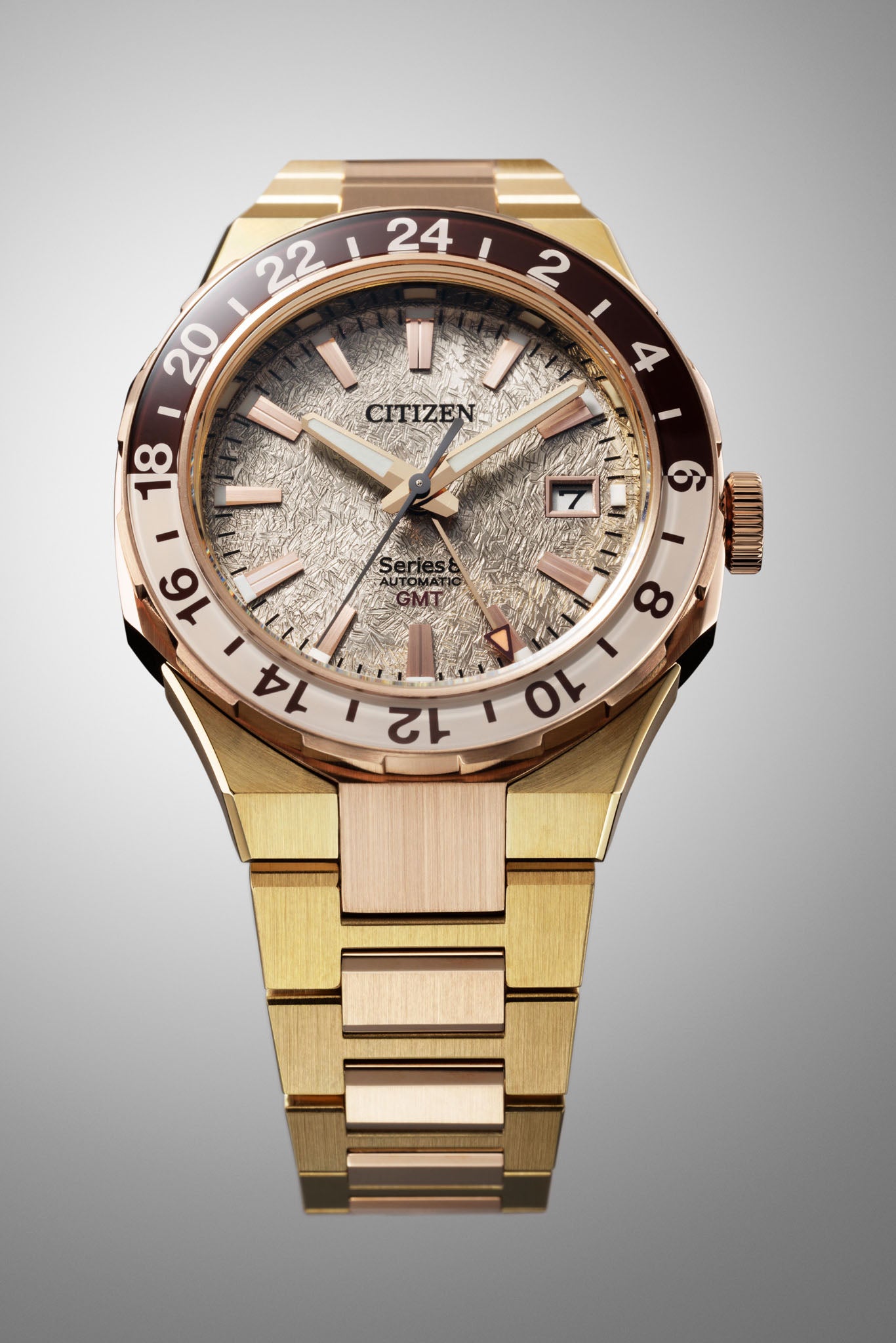 Citizen Series8 GMT 880 Limited Edition rannekello