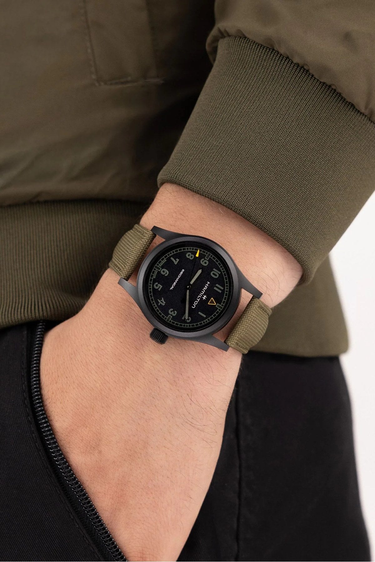 Hamilton Khaki Field Mechanical 38mm Call of Duty Modern Warfare 4 H69469930 – kello ranteessa