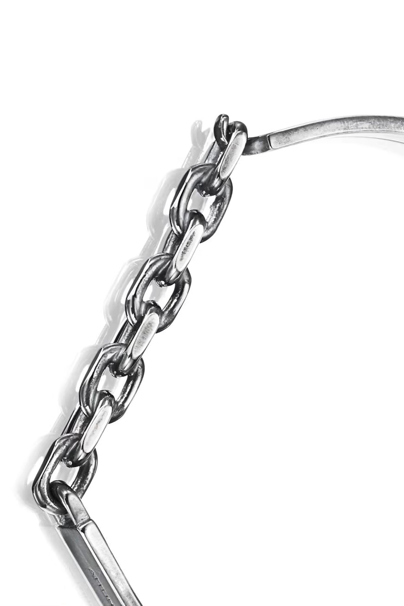 Efva Attling Chain Chain Cuff Black hopeinen rannekoru 14-100-01139