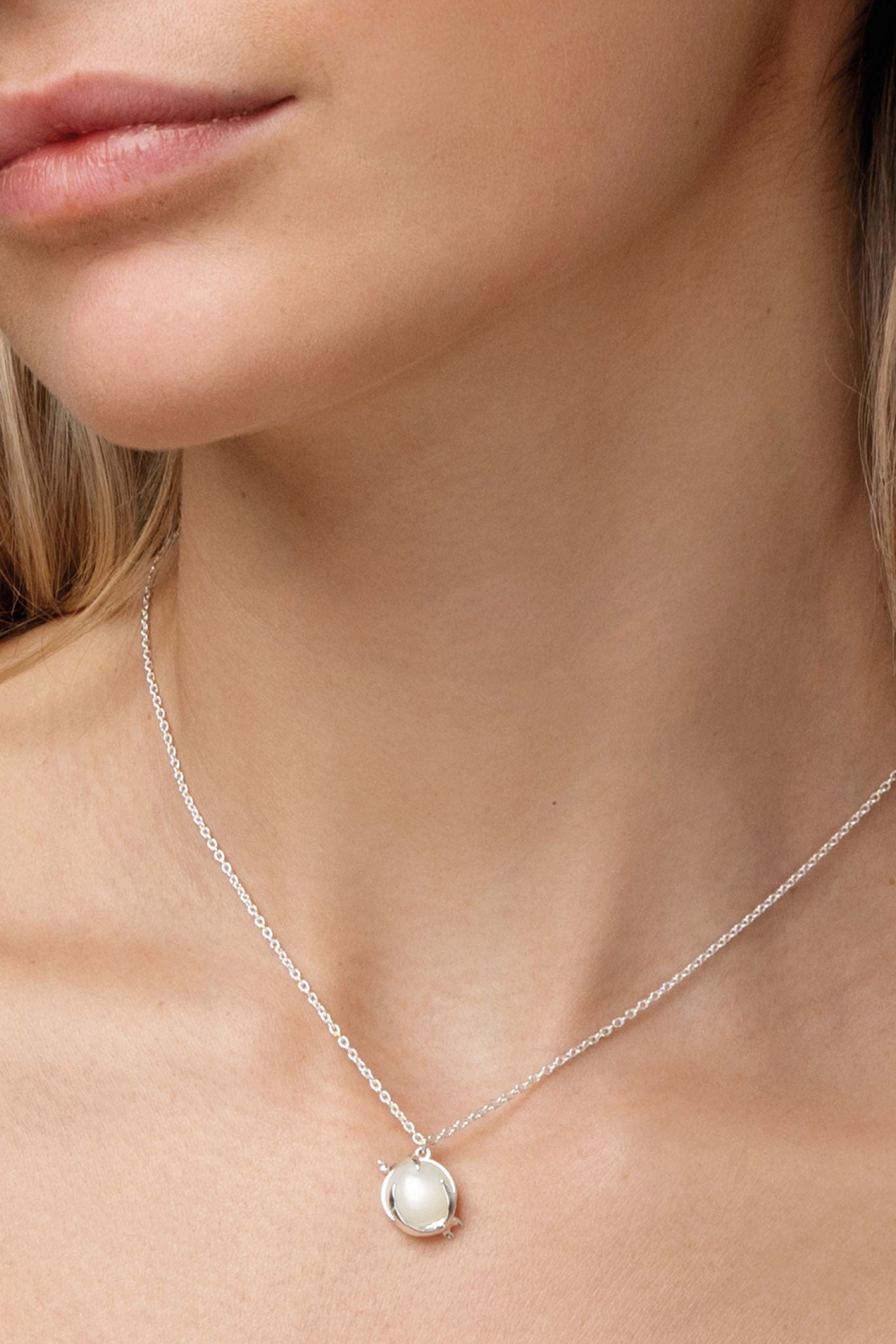 Efva Attling Frö Necklace hopeinen kaulakoru