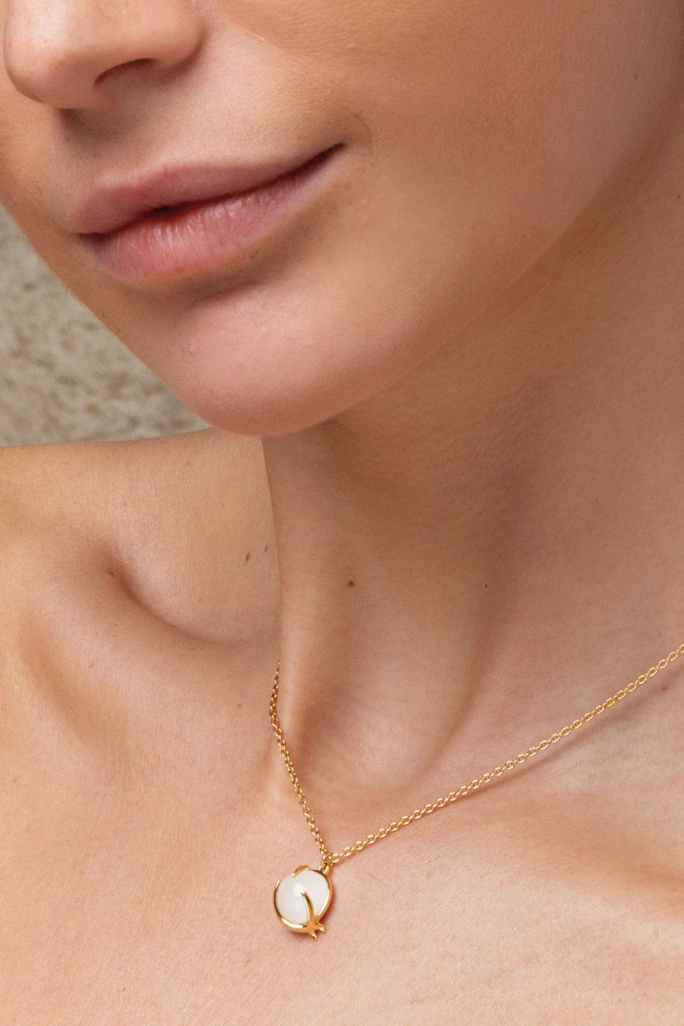 Efva Attling Frö Necklace kullattu hopeakaulakoru