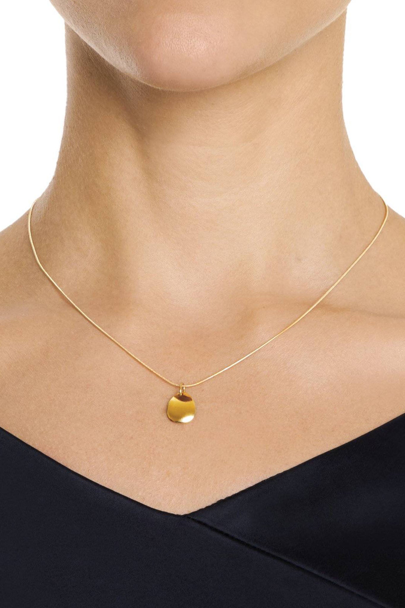 Efva Attling Mini Rose Petal Pendant kultainen kaulakoru