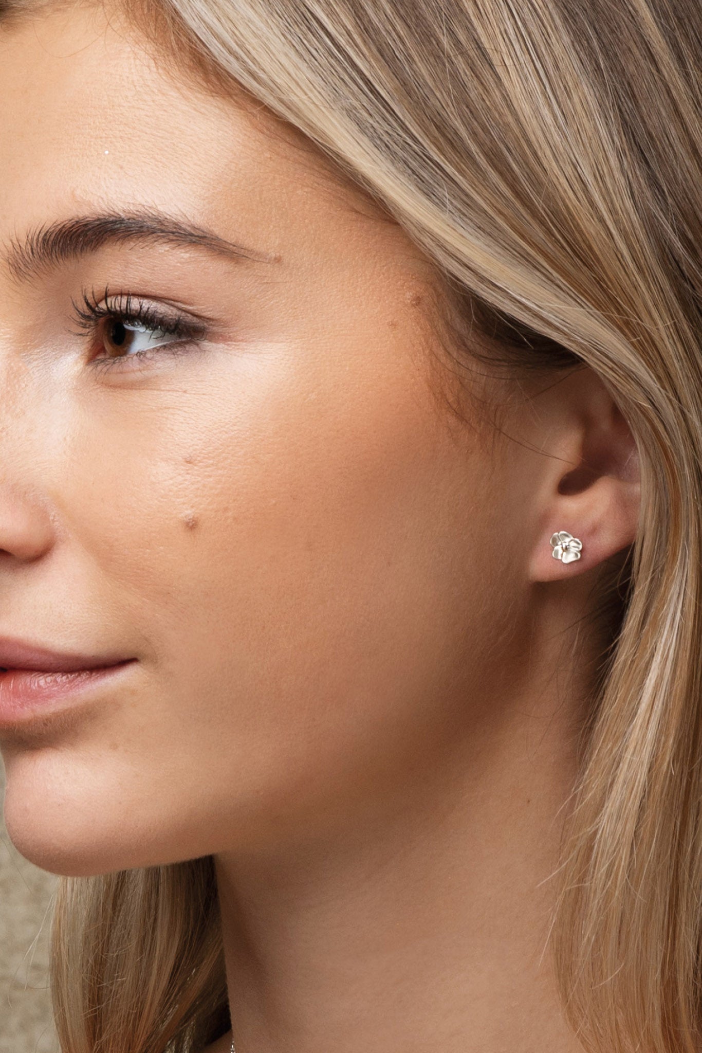 Efva Attling Pensée Ear hopeiset korvakorut