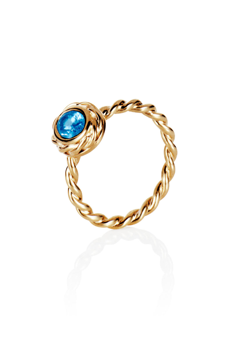 Efva Attling Wrapped Colour Ring, Blue Topaz keltakultainen sormus 13-101-02288 tuotekuva
