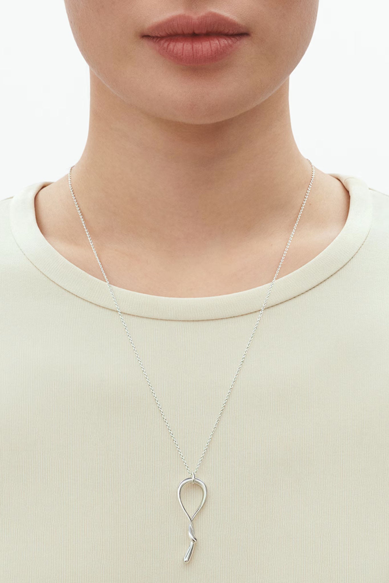 Georg Jensen Mercy Swirl hopeinen kaulakoru