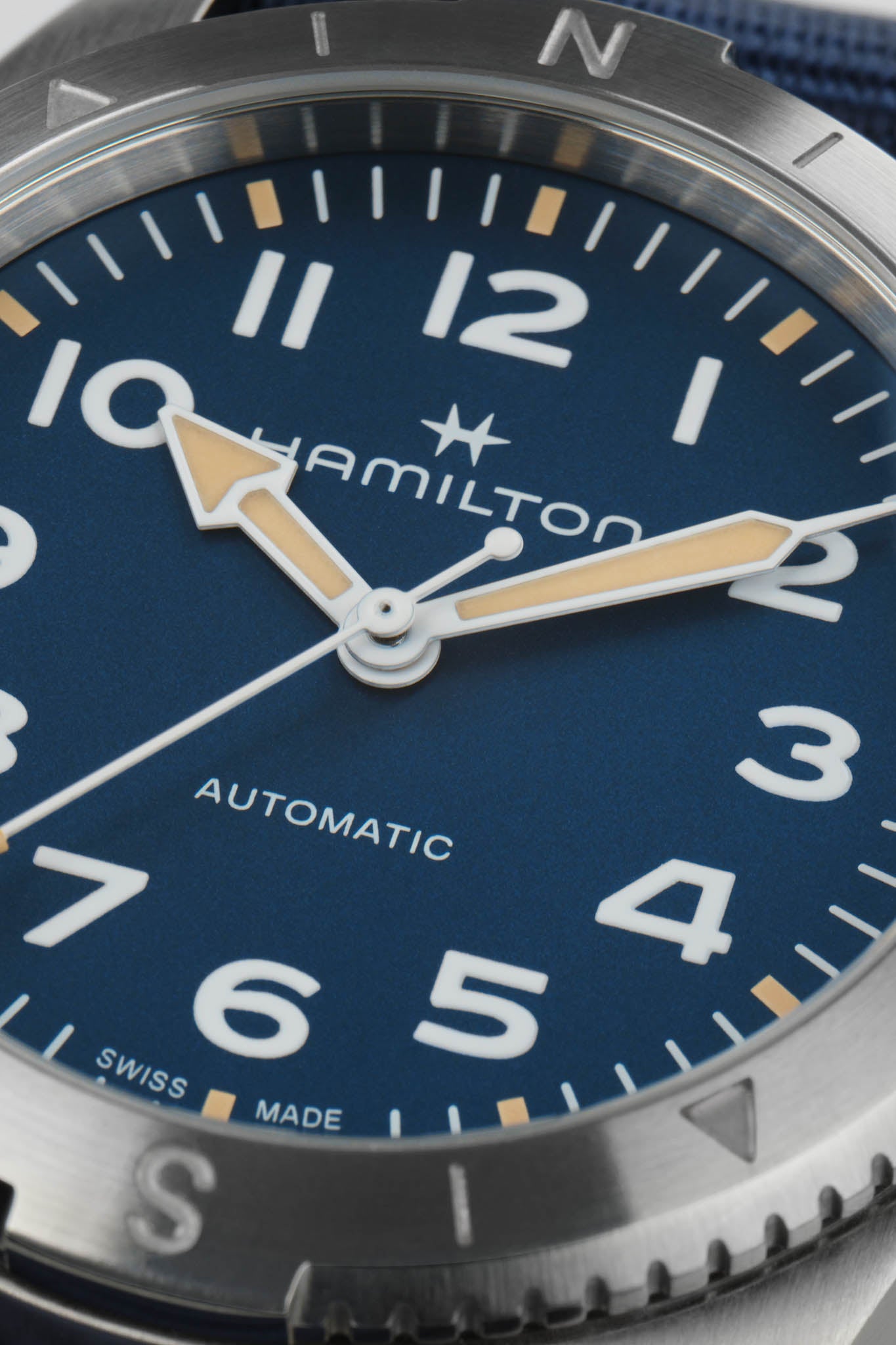 Hamilton Khaki Field Expedition 37 Automatic rannekello
