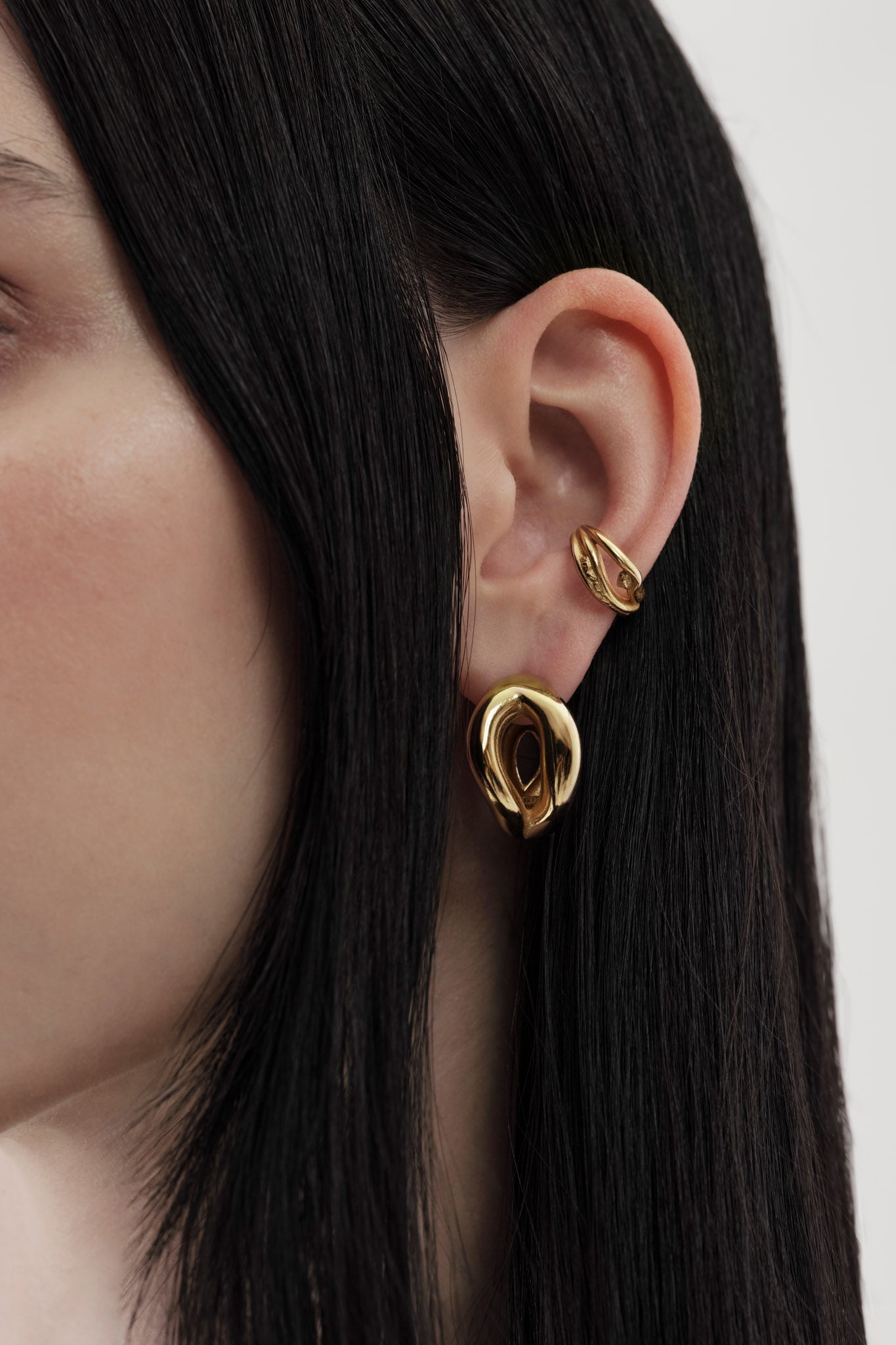 Kalevala Männyt ear cuff pronssinen korvakoru