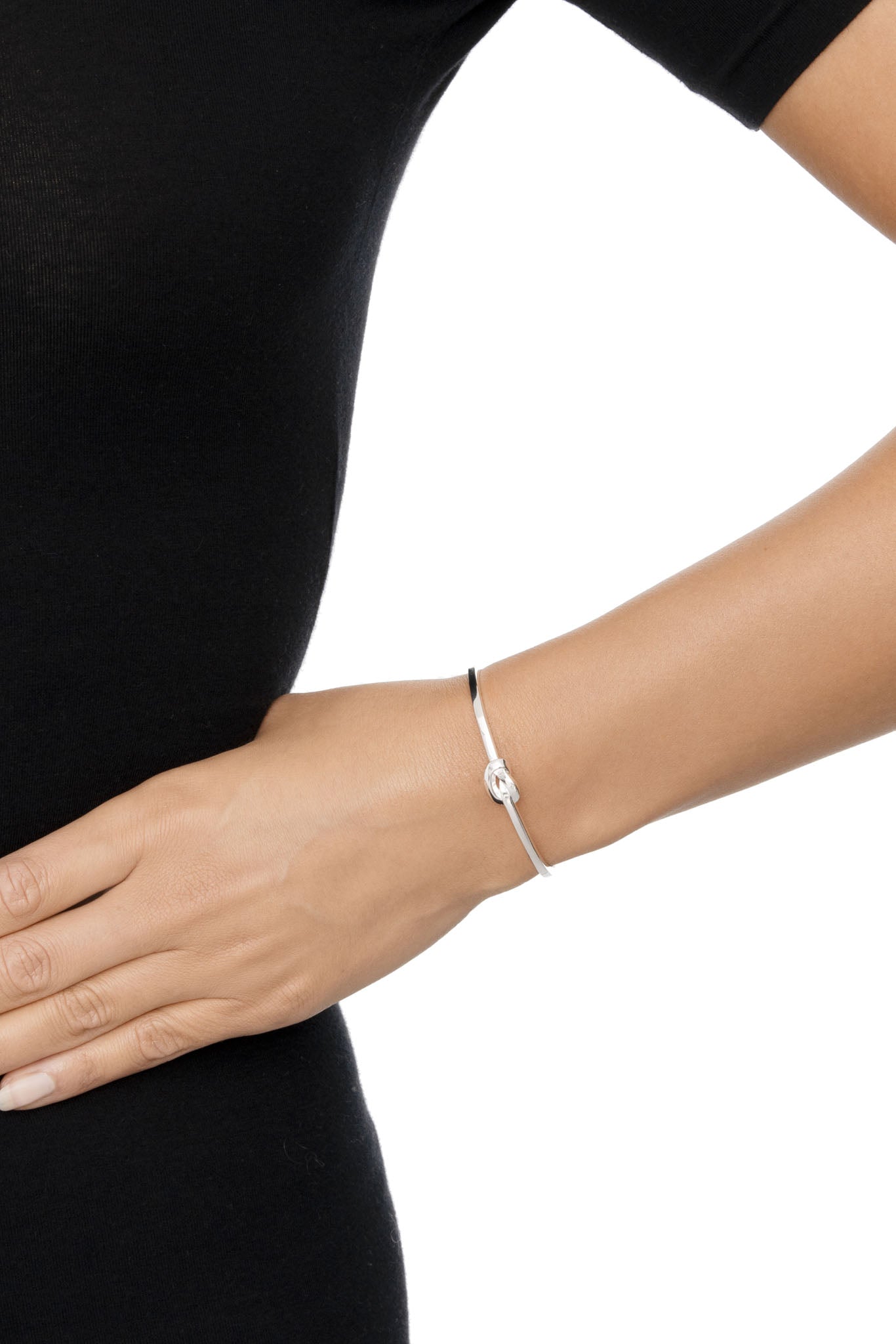 Efva Attling Love Knot Cuff hopeinen rannekoru