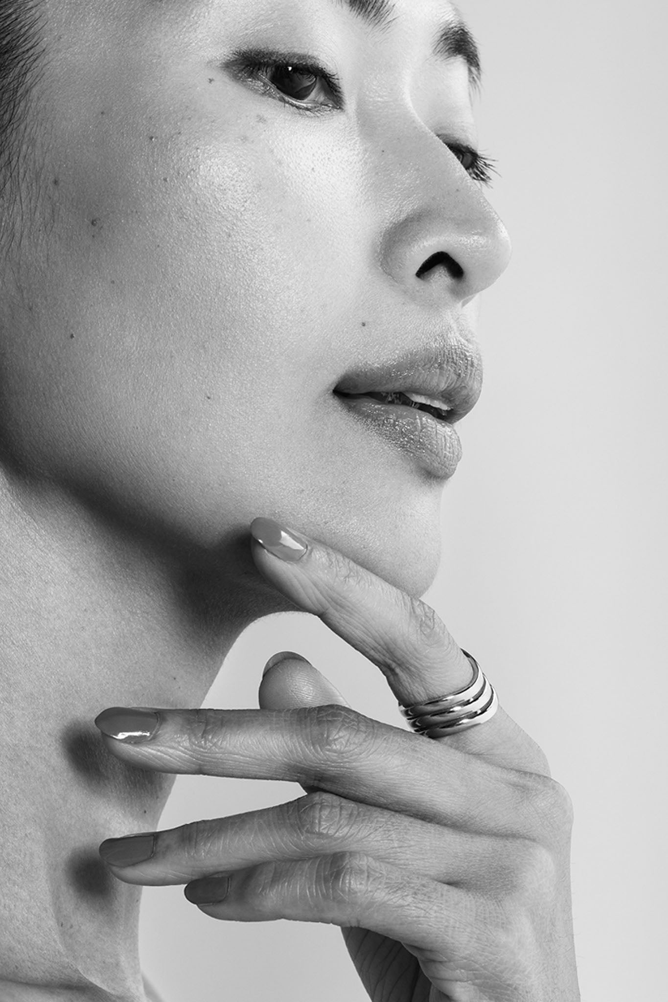 Lumoava Aaria hopeinen sormus