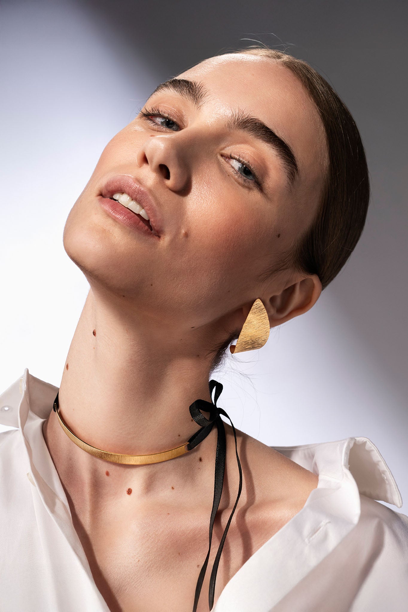 Lumoava Maininki choker riipus, hopea