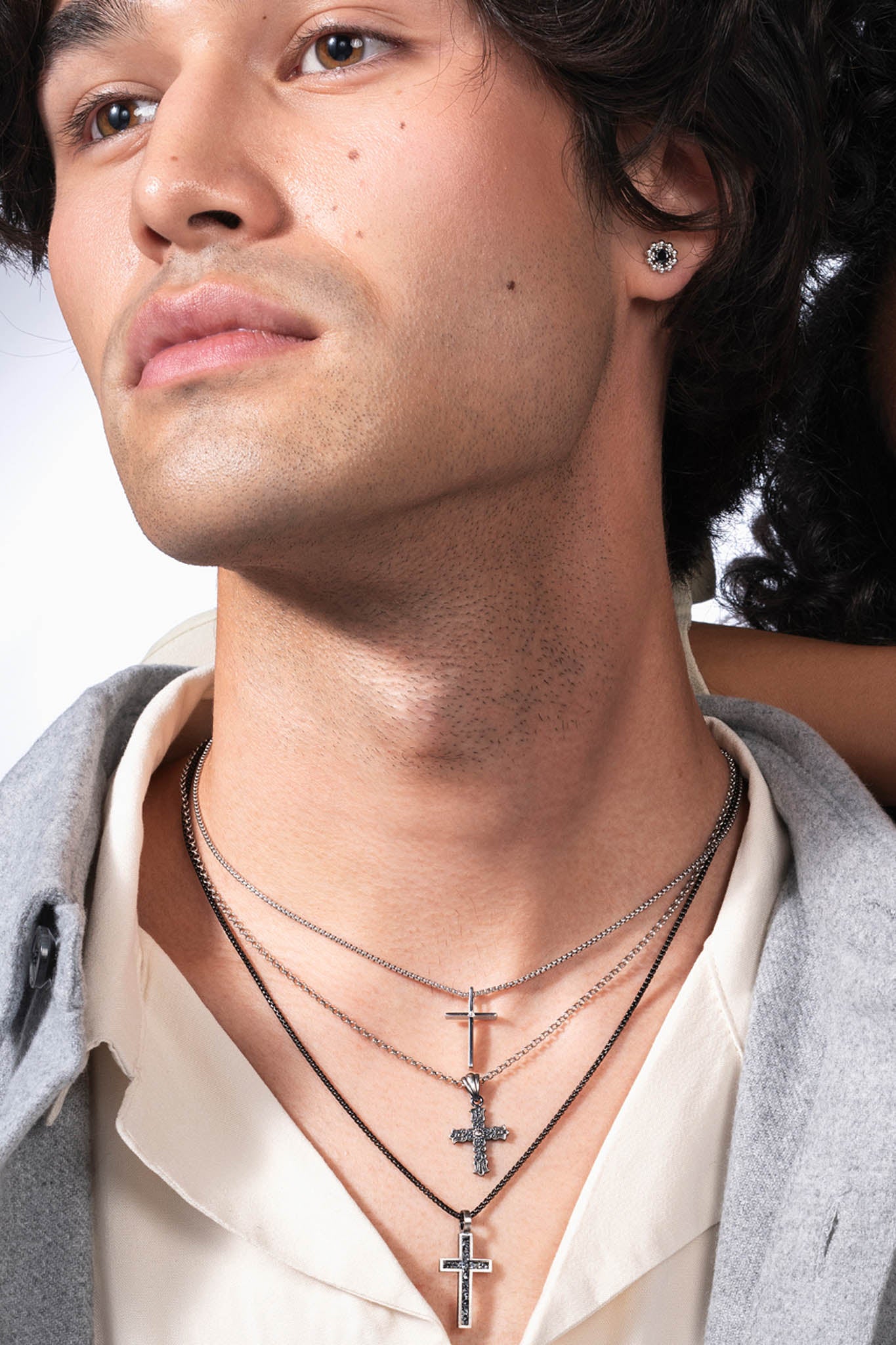 Lumoava Onni ristiriipus keltakullattu kaulakoru