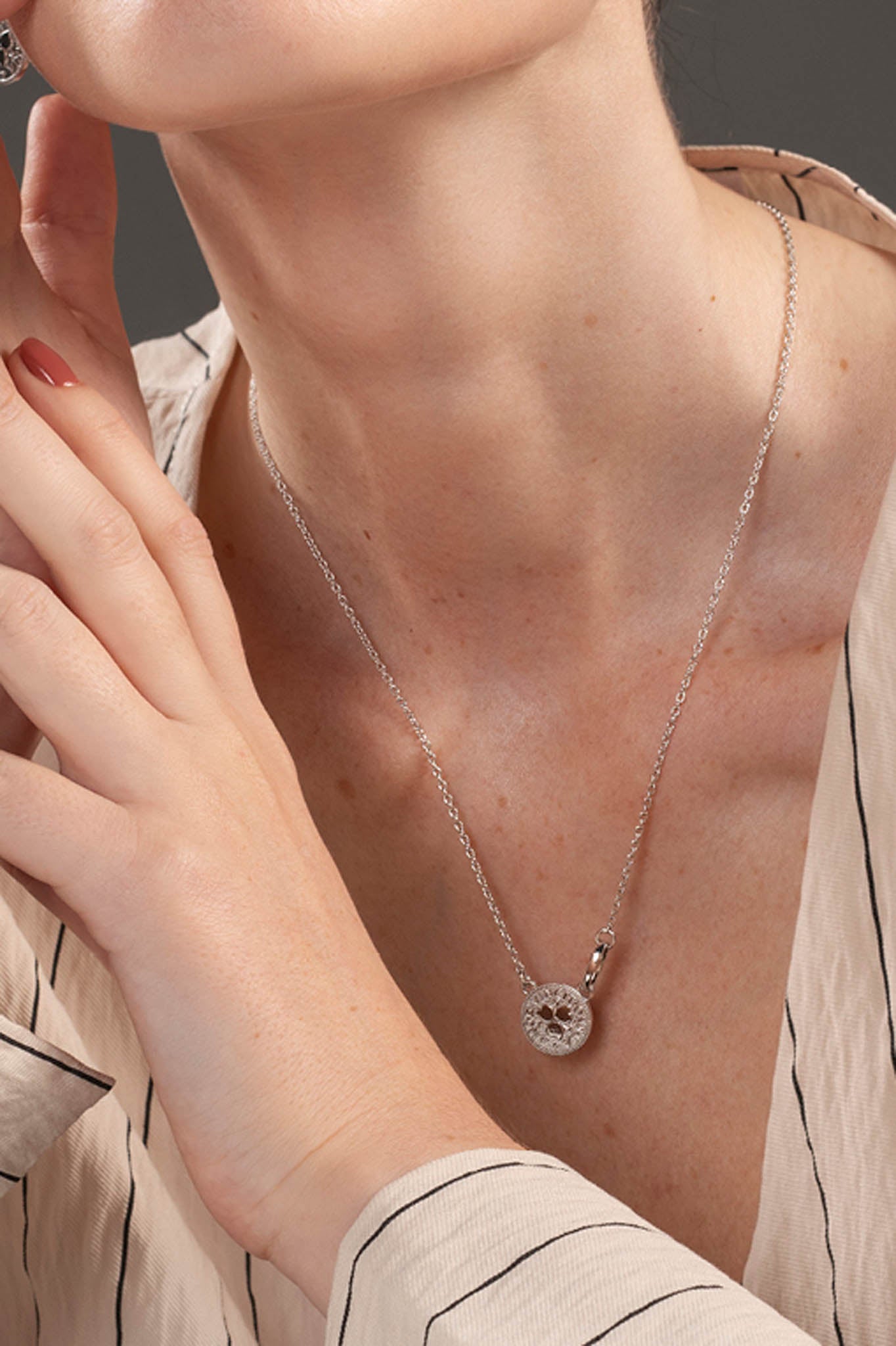 Lumoava Penny hopeinen kaulakoru