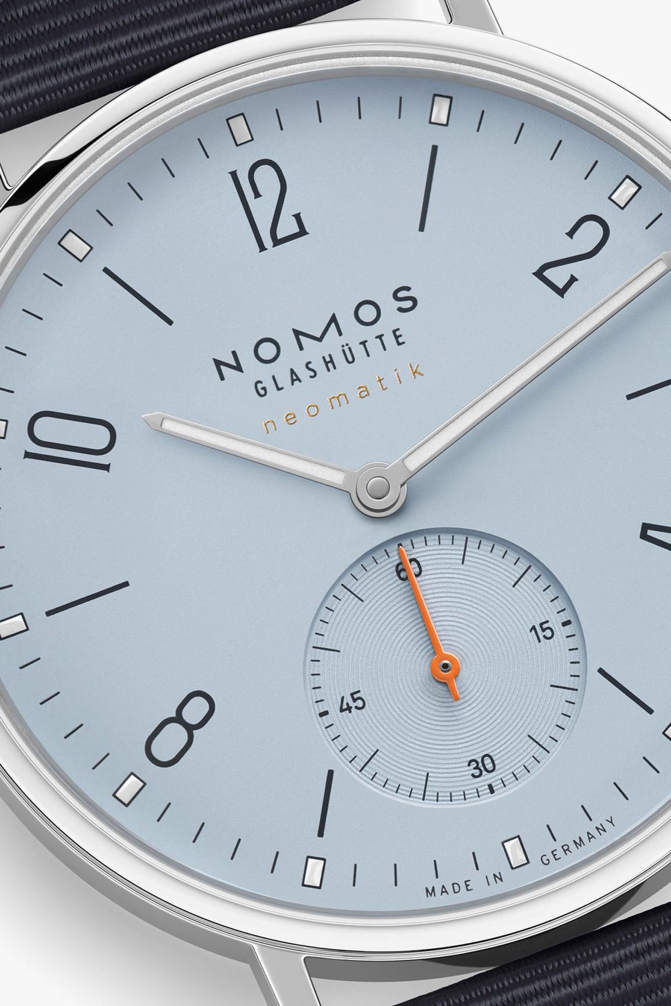 Nomos Glashütte Ahoi Neomatik Sky 36,3mm 568