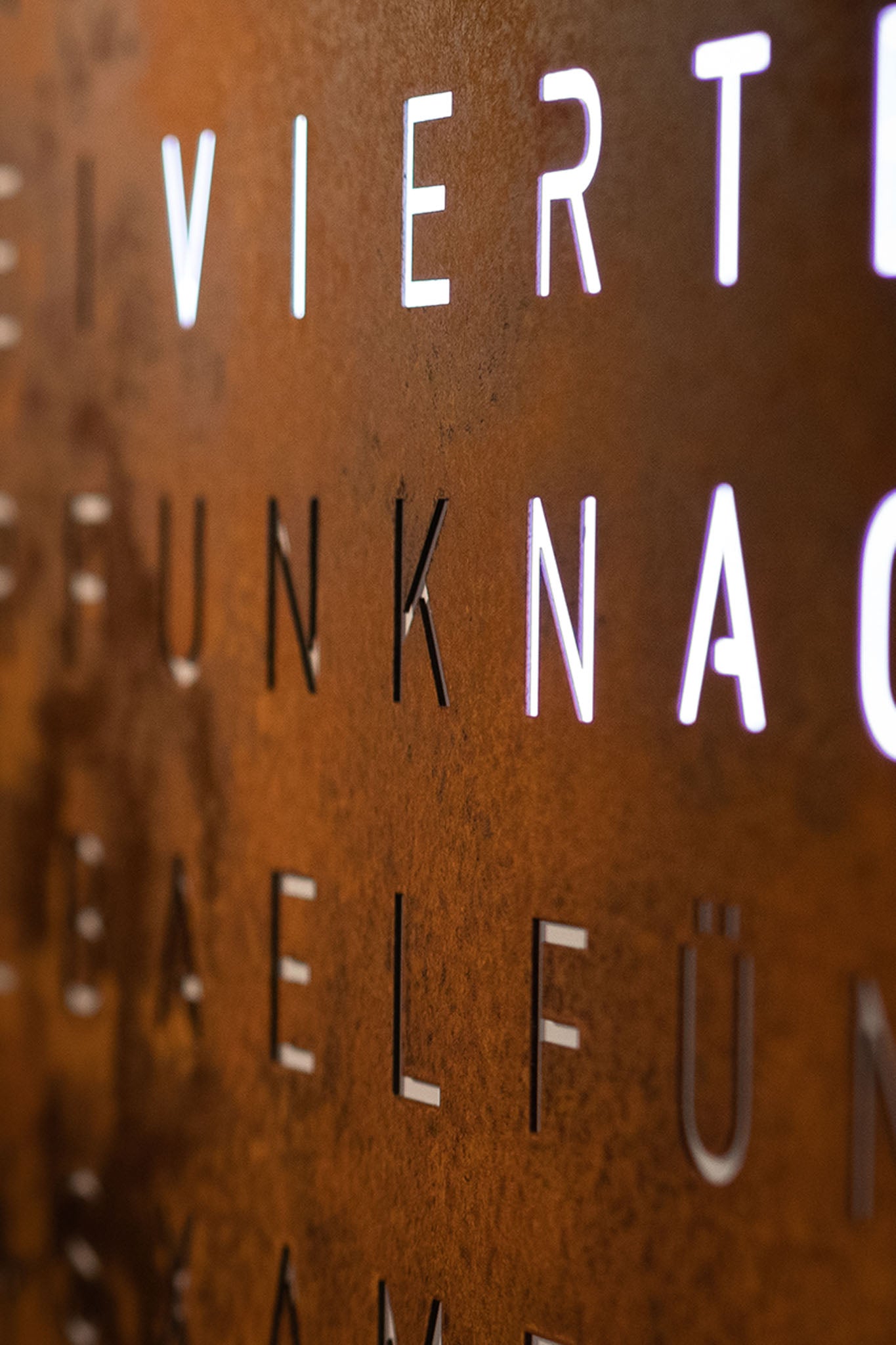 Qlocktwo Earth 45 Creator’s Edition Rust