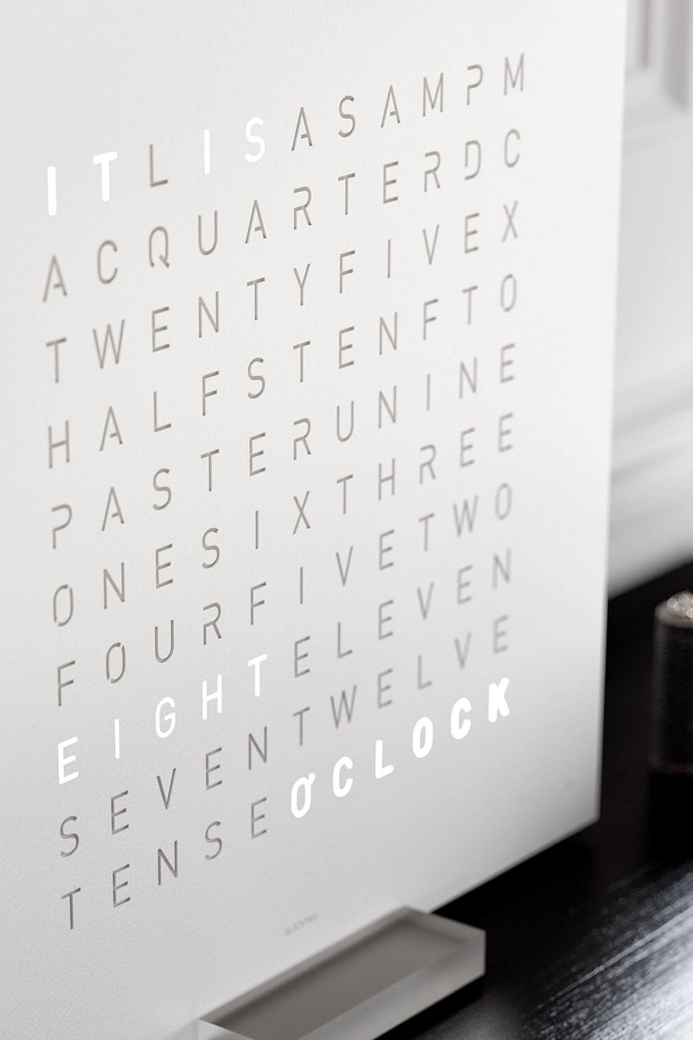 Qlocktwo Earth 45 White Pepper