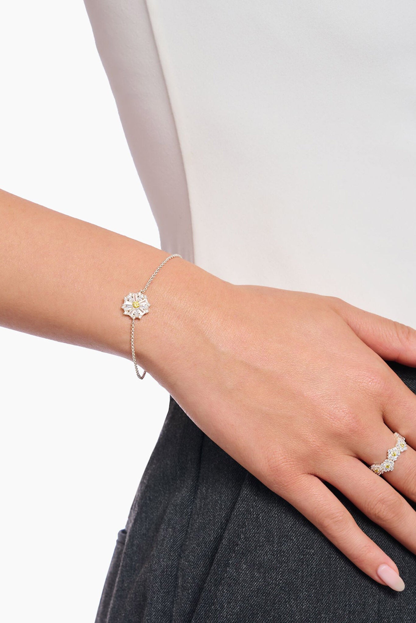 Thomas Sabo Lovely Daisy hopeinen kukka -rannekoru