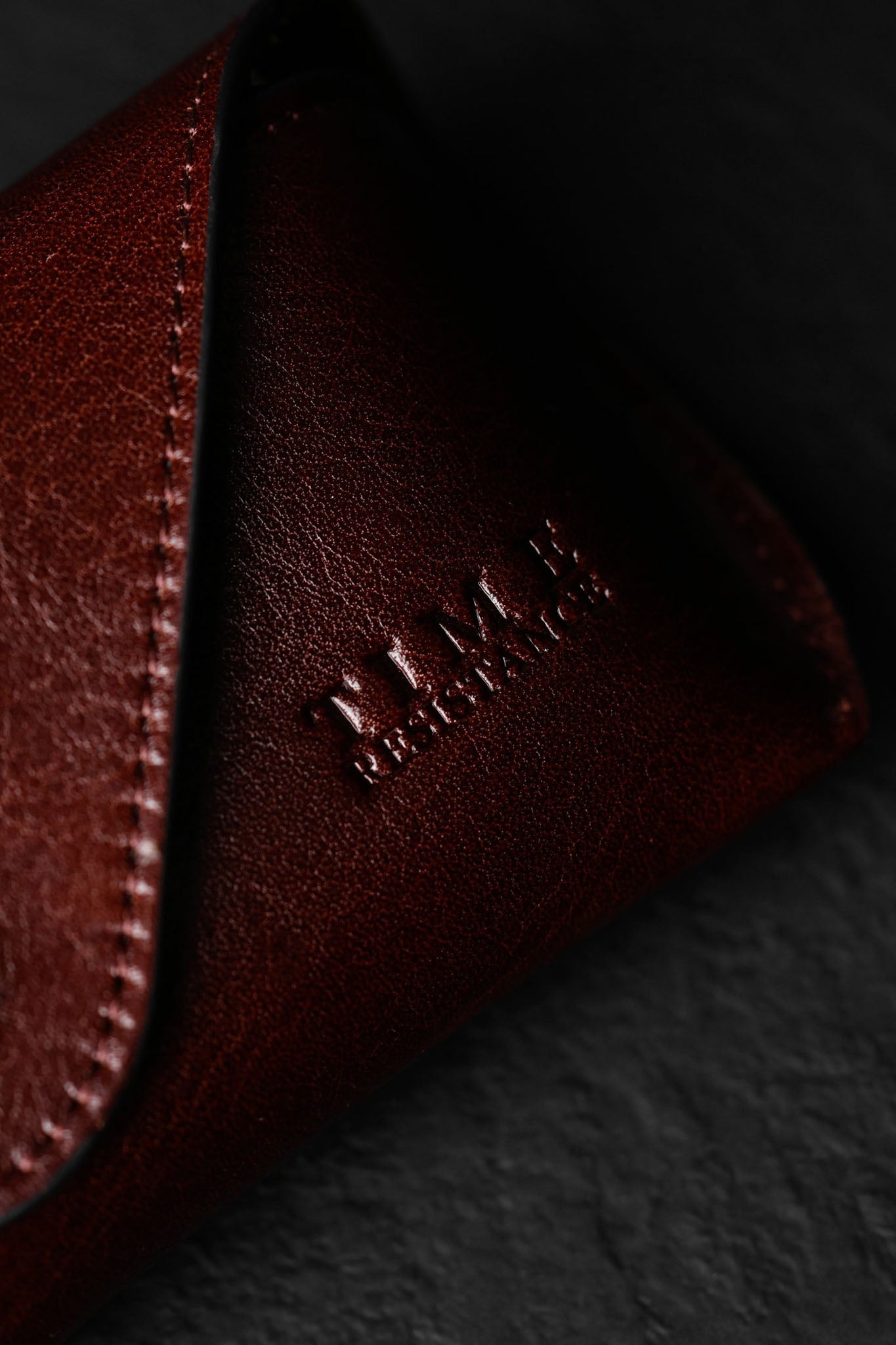 Time Resistance A High Wind In Jamaica, silmälasikotelo nahkaa, ruskea