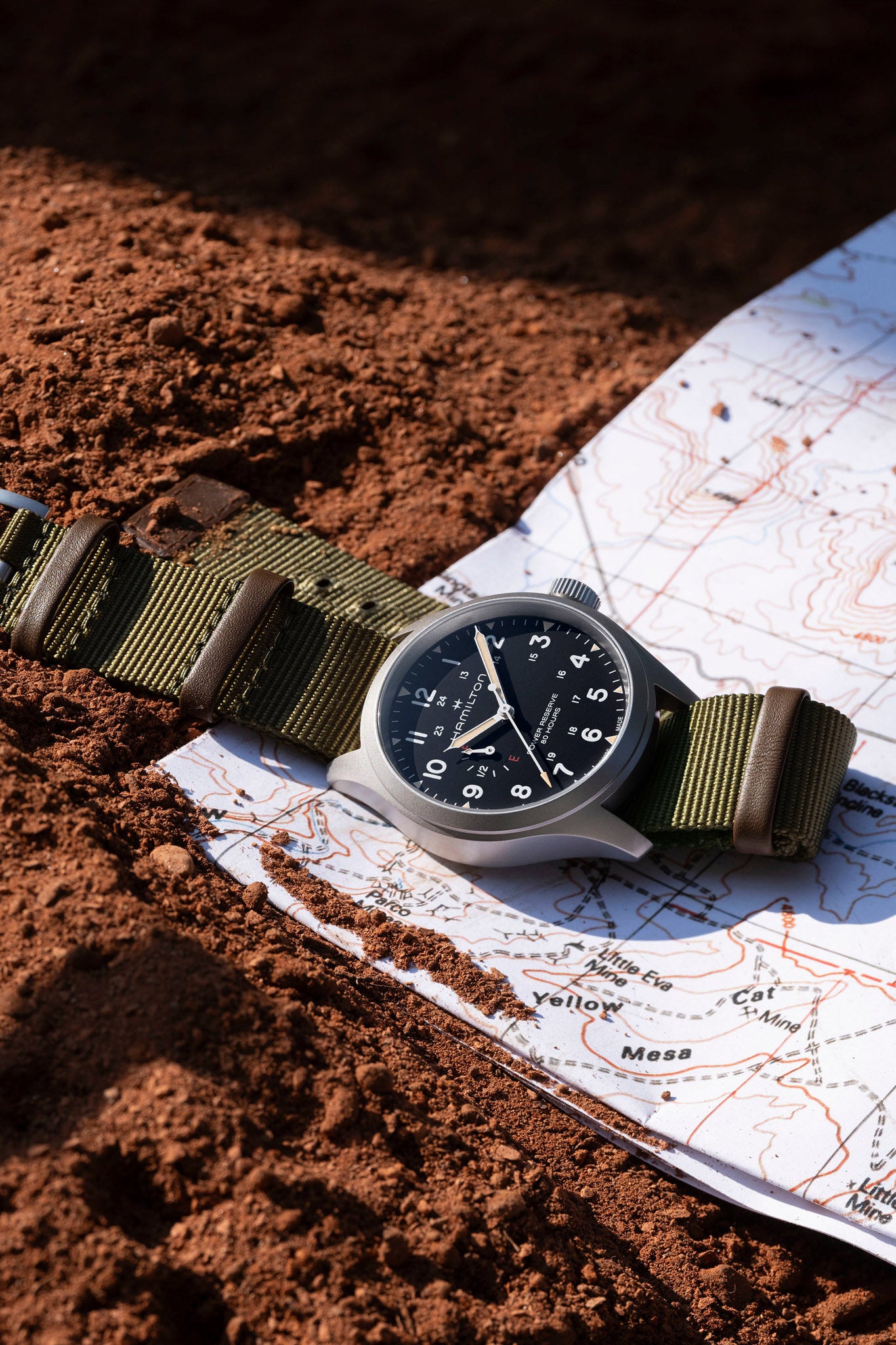 Hamilton Khaki Field Mechanical Power Reserve 40 rannekello