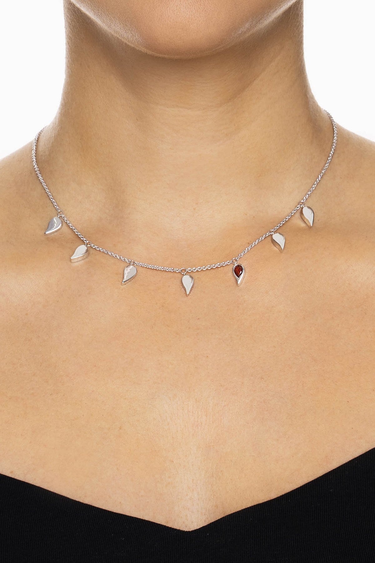 Efva Attling Sparkle Of Life Multi Necklace hopeinen kaulakoru käytössä